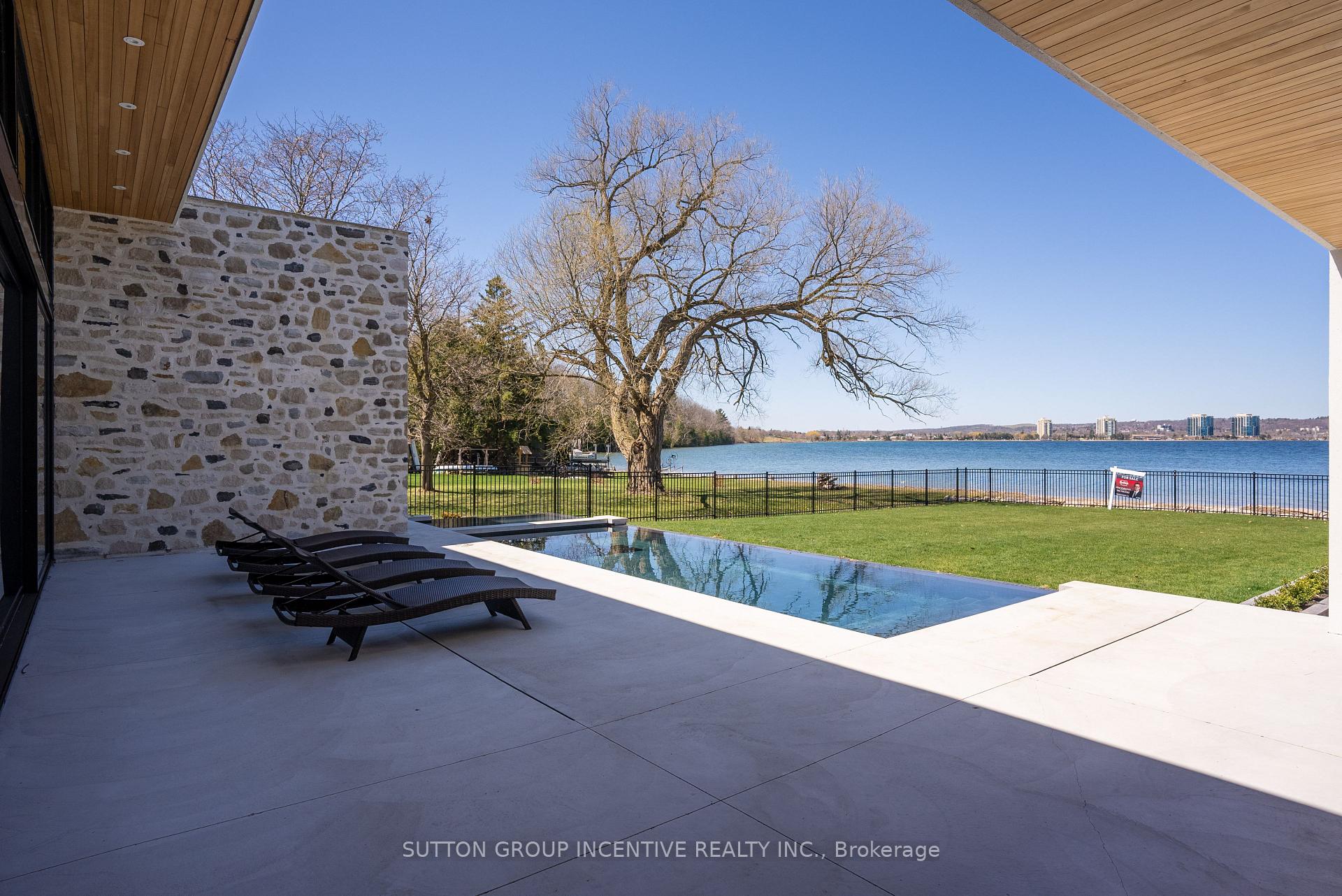 Photo 30 of 36 White Oaks Road, Barrie, South Shore — HOMEH