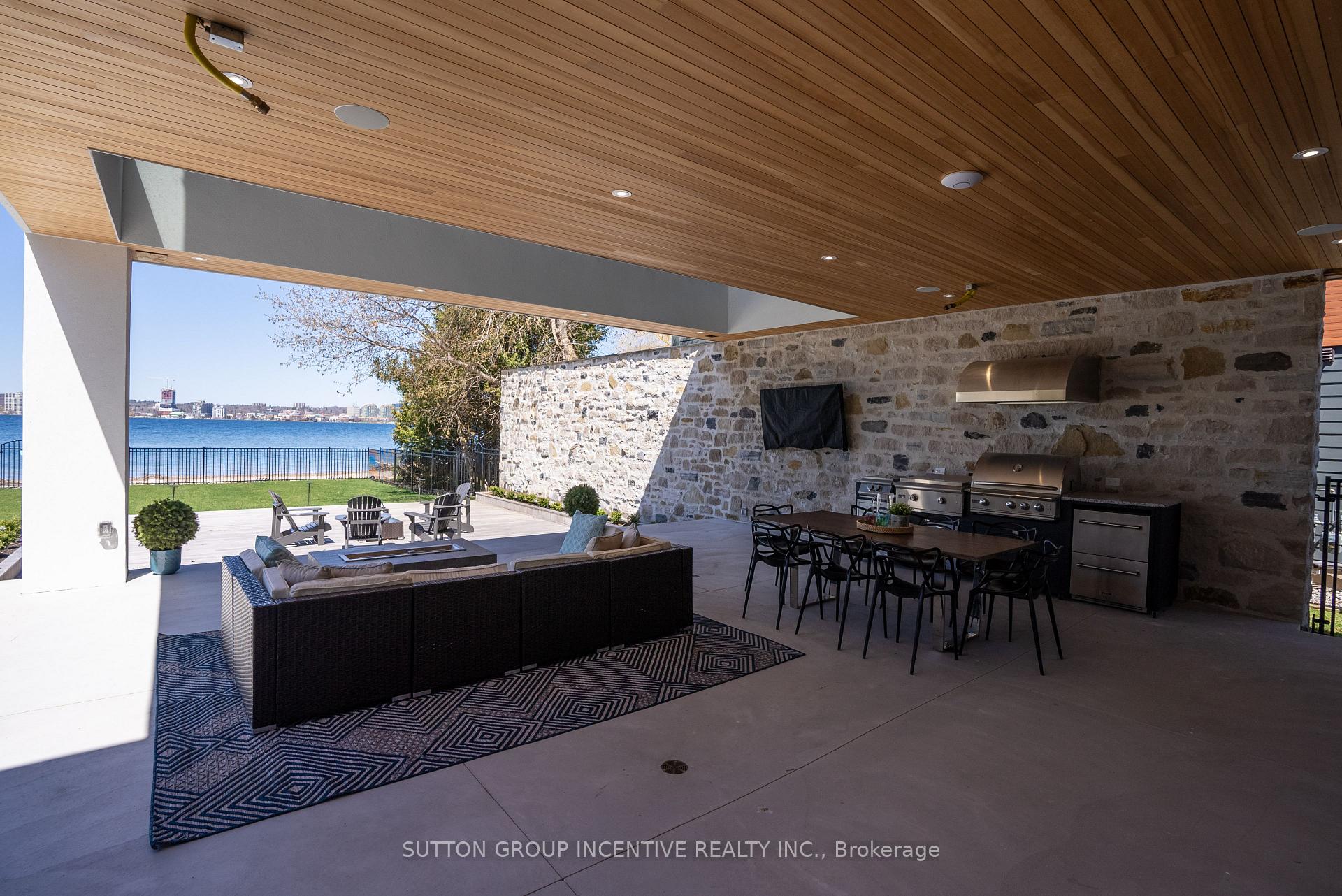 Photo 6 of 36 White Oaks Road, Barrie, South Shore — HOMEH