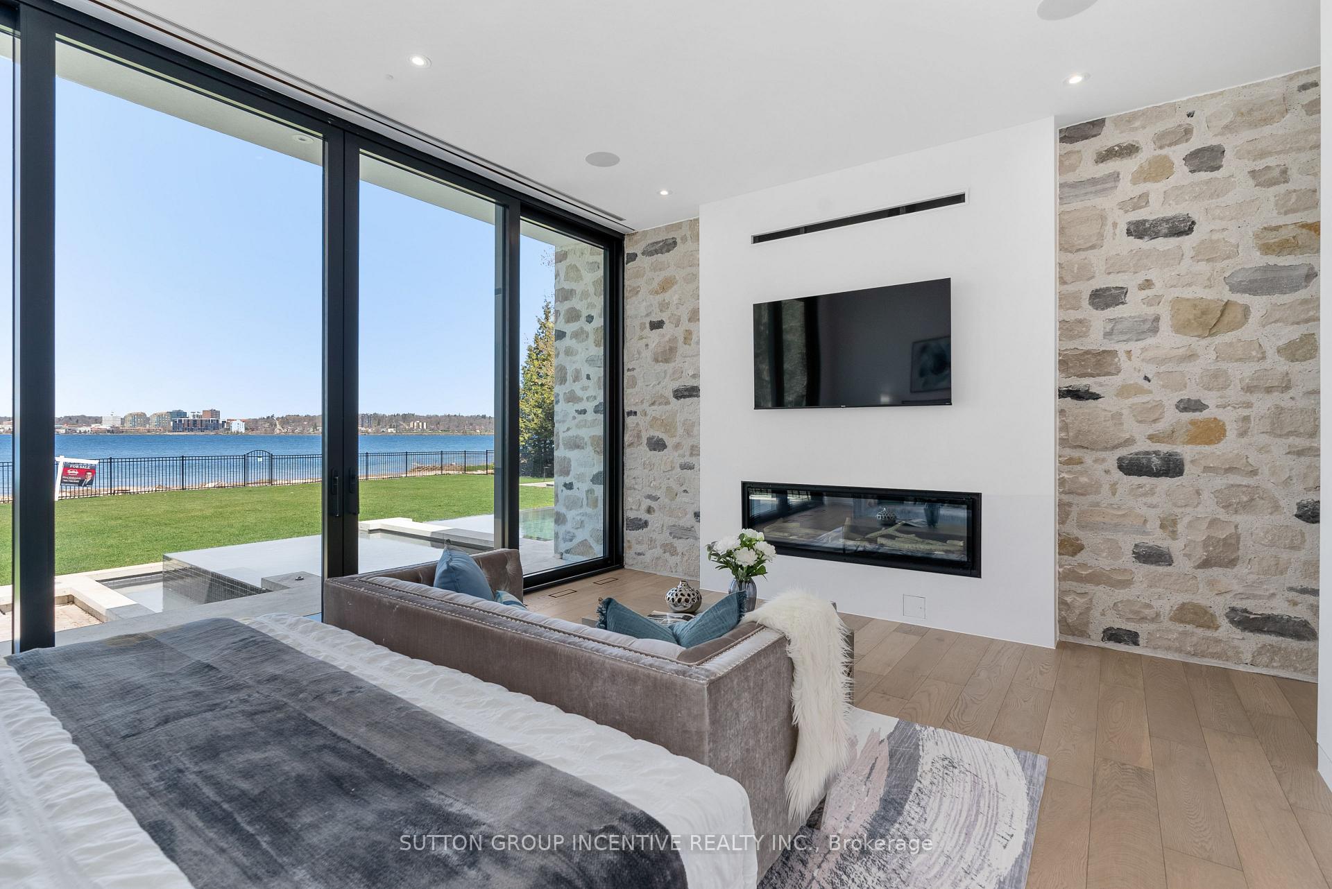 Photo 14 of 36 White Oaks Road, Barrie, South Shore — HOMEH