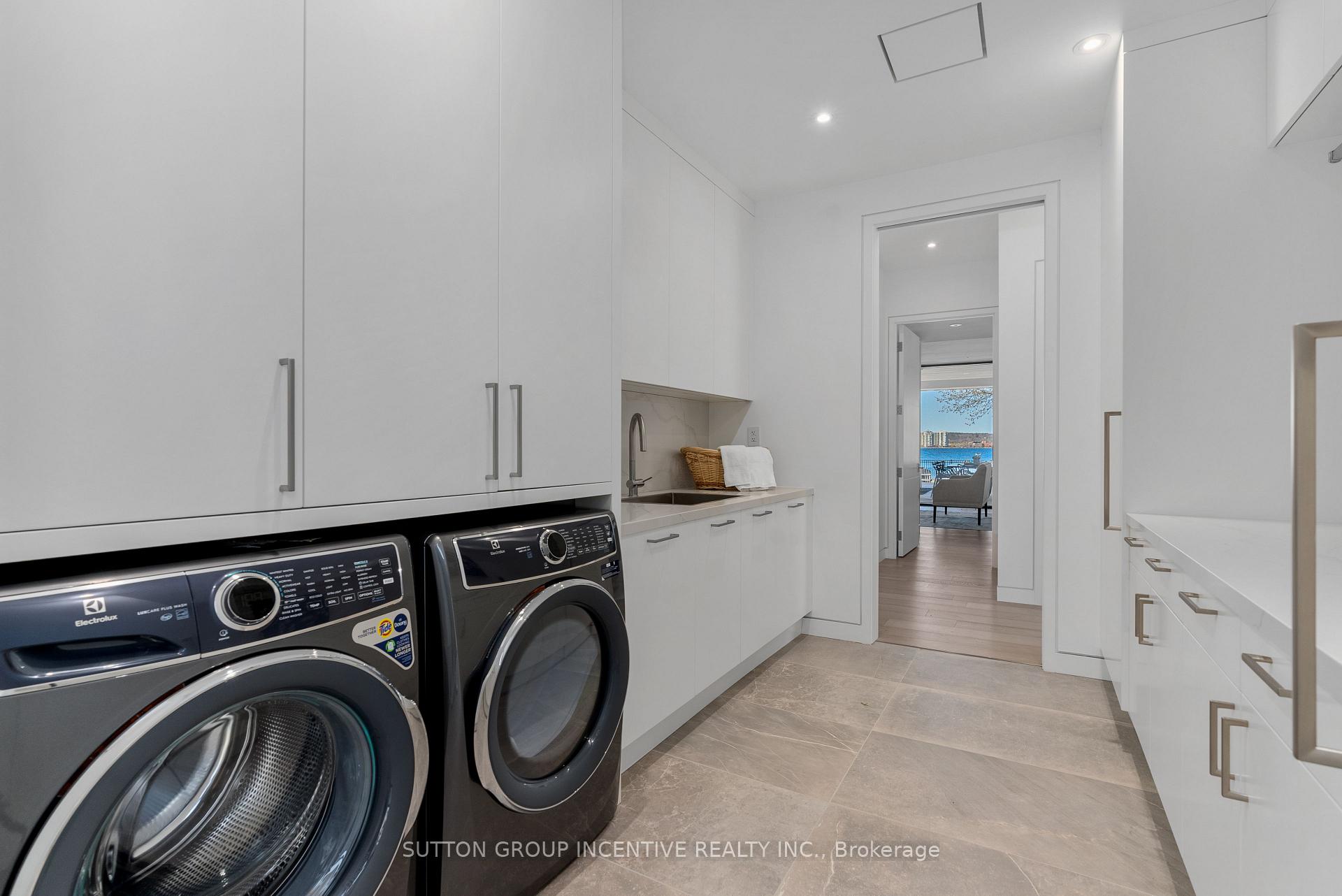 Photo 32 of 36 White Oaks Road, Barrie, South Shore — HOMEH