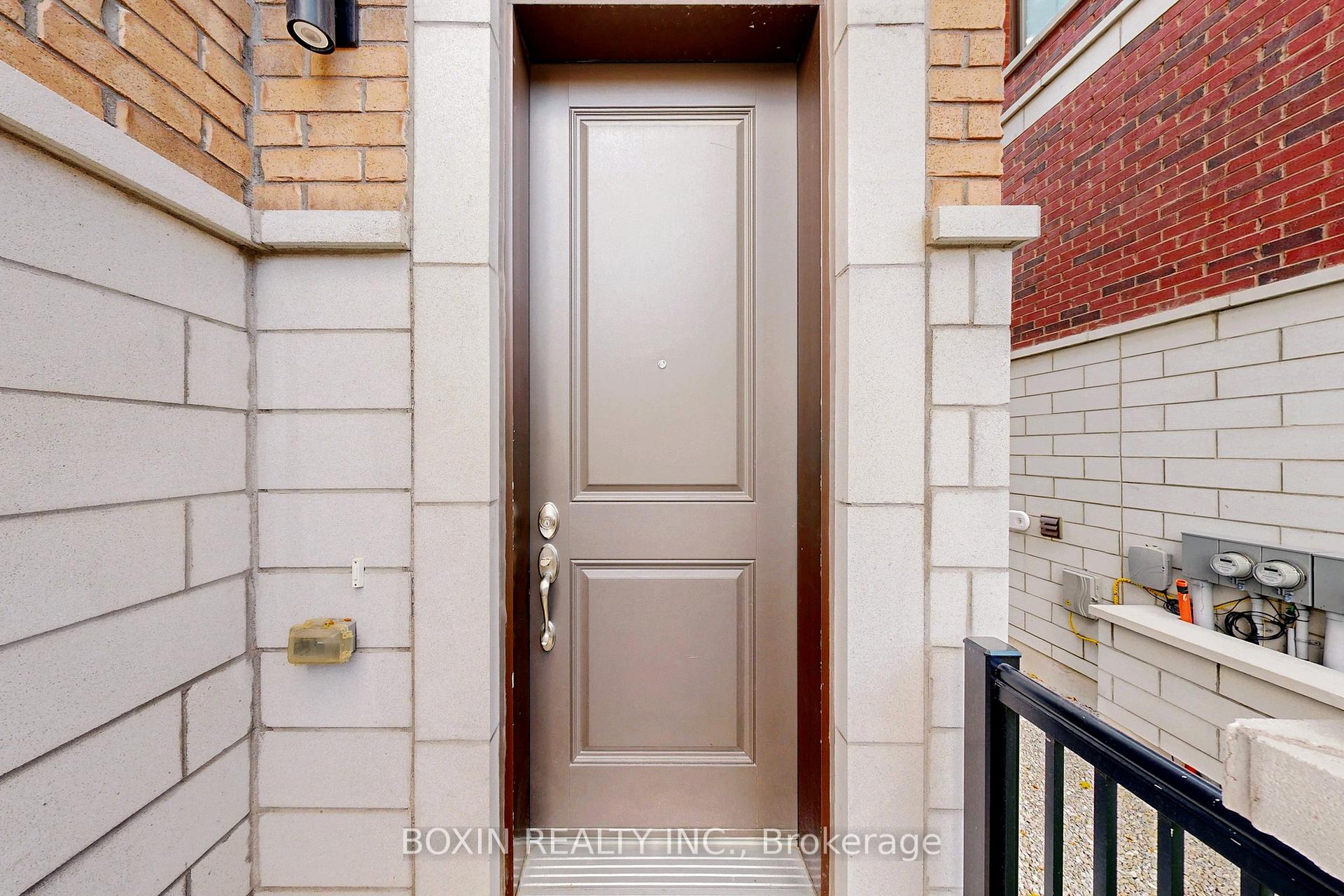 Photo 6 of 30 Seacoasts Circle, Vaughan, Maple — HOMEH