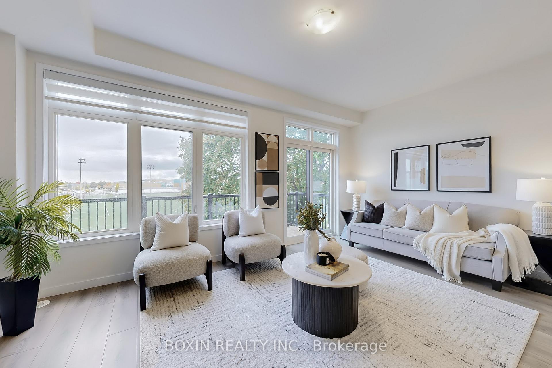 Photo 3 of 30 Seacoasts Circle, Vaughan, Maple — HOMEH