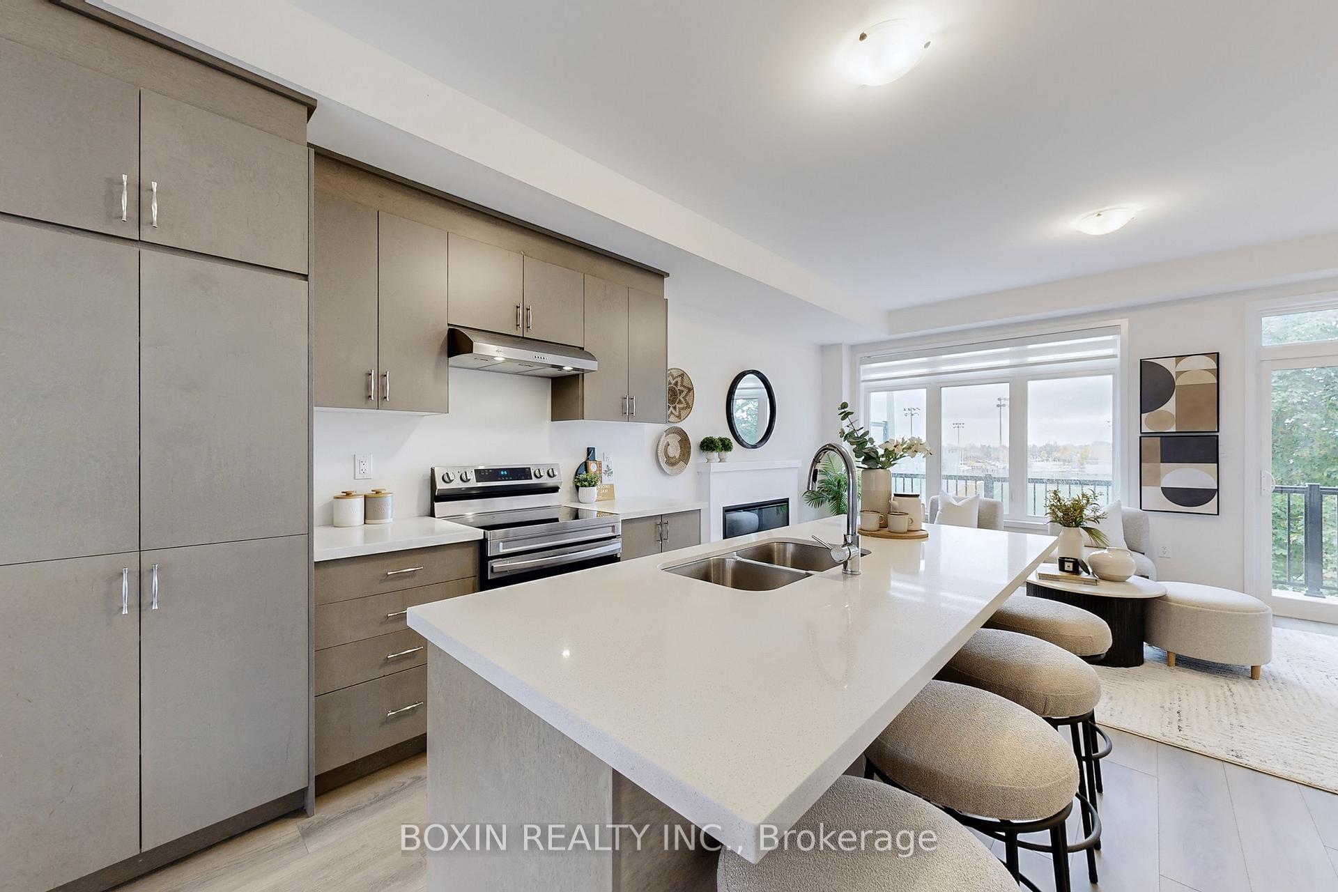 Photo 9 of 30 Seacoasts Circle, Vaughan, Maple — HOMEH