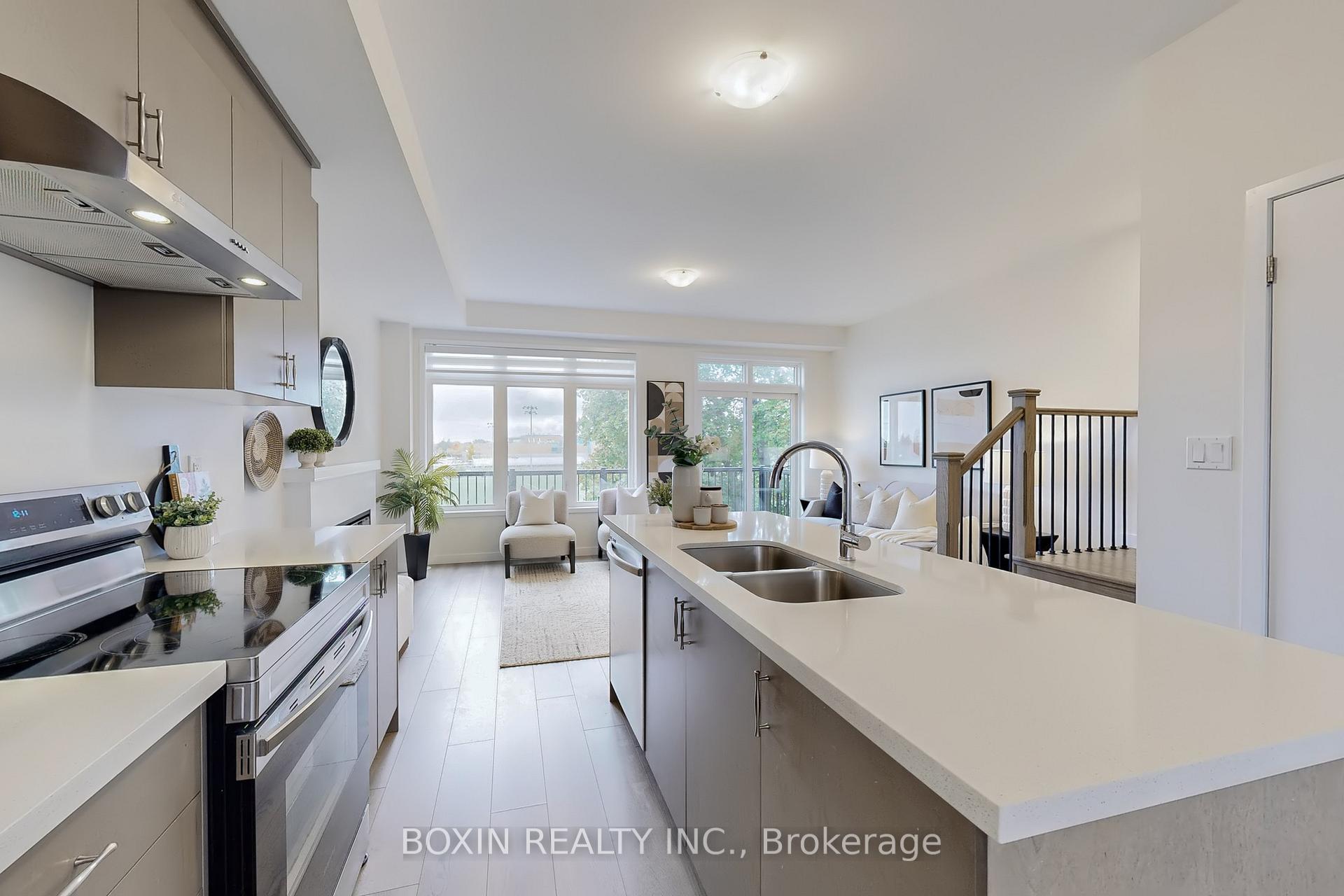Photo 21 of 30 Seacoasts Circle, Vaughan, Maple — HOMEH