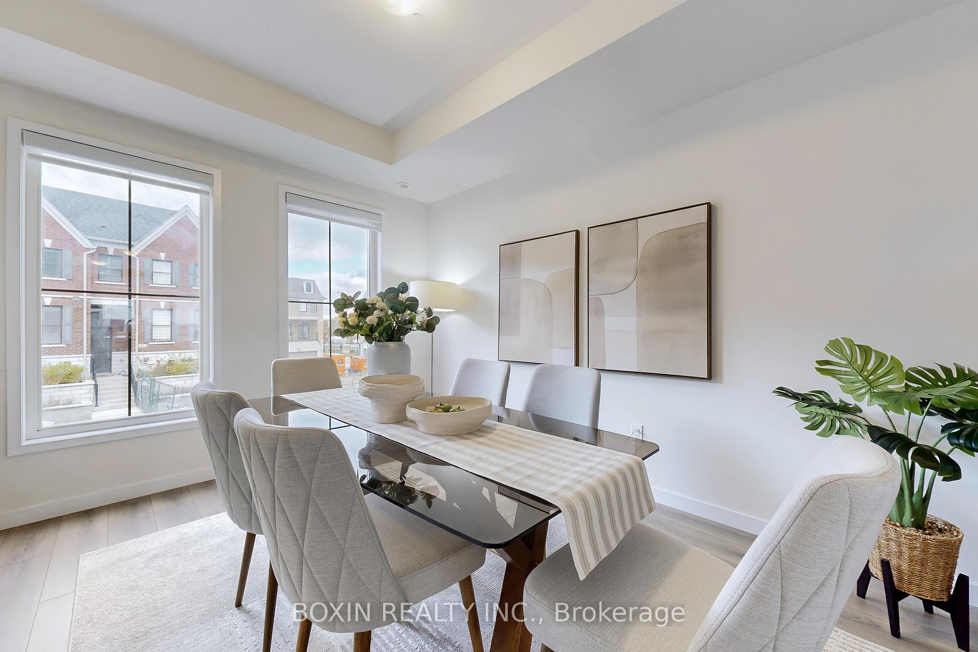 Photo 4 of 30 Seacoasts Circle, Vaughan, Maple — HOMEH