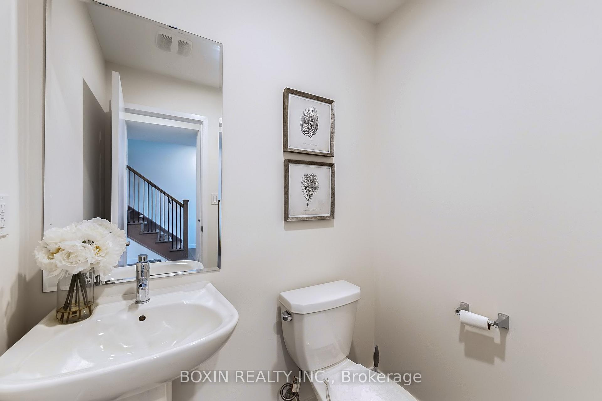 Photo 12 of 30 Seacoasts Circle, Vaughan, Maple — HOMEH