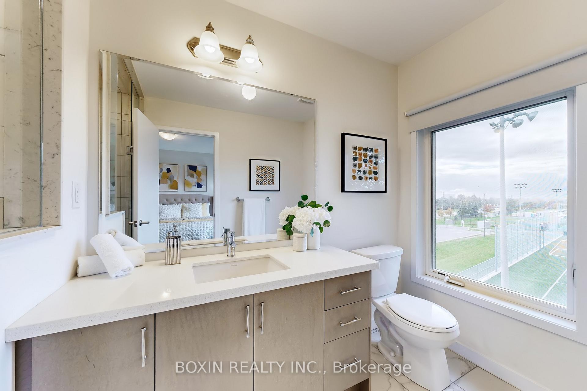 Photo 16 of 30 Seacoasts Circle, Vaughan, Maple — HOMEH