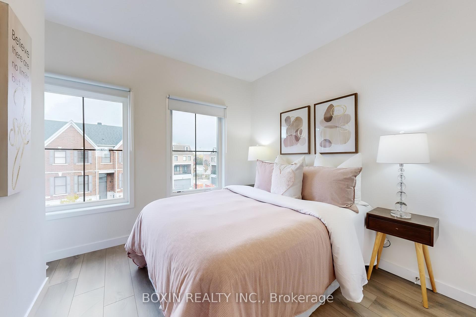 Photo 5 of 30 Seacoasts Circle, Vaughan, Maple — HOMEH