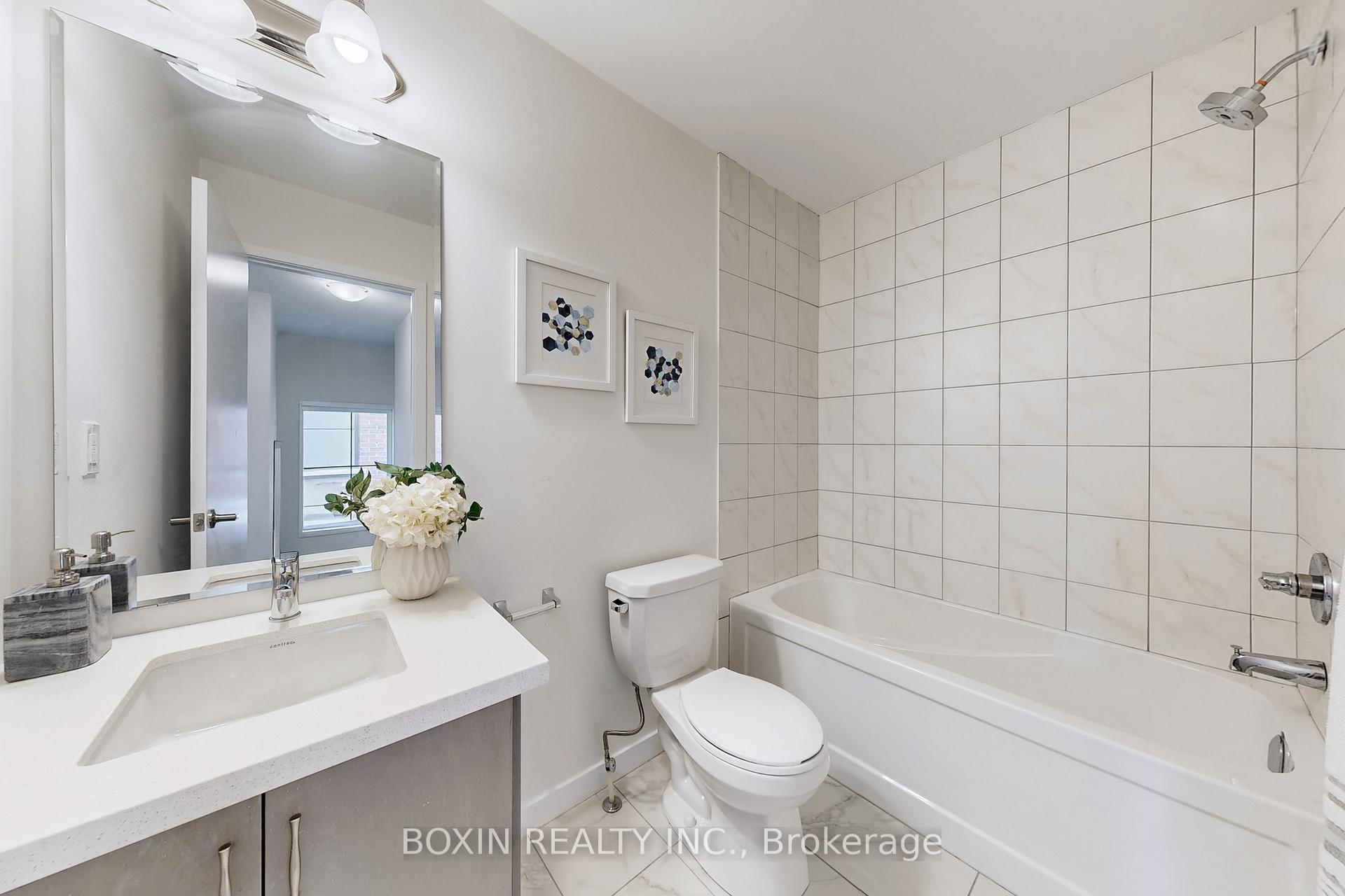 Photo 25 of 30 Seacoasts Circle, Vaughan, Maple — HOMEH