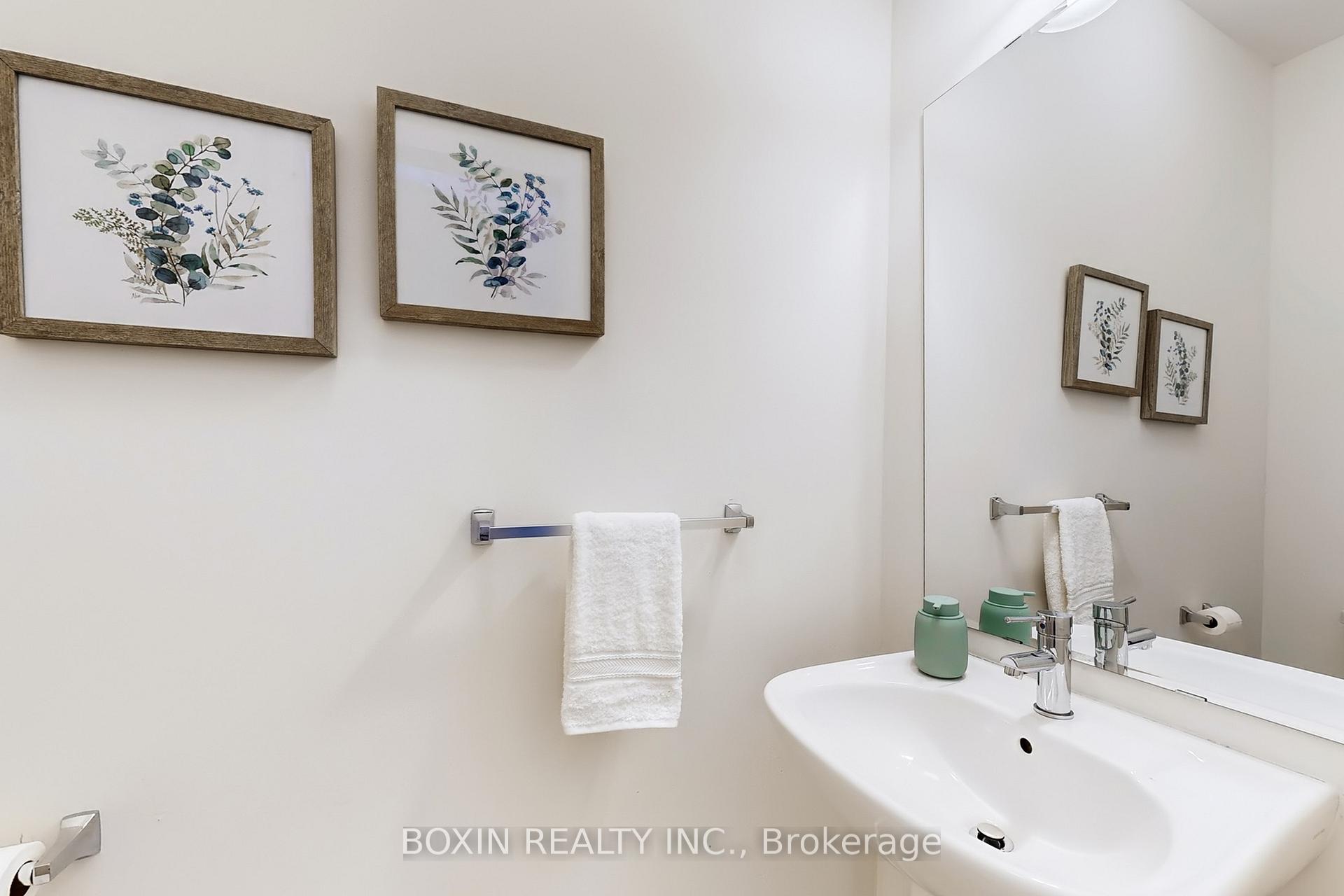 Photo 18 of 30 Seacoasts Circle, Vaughan, Maple — HOMEH