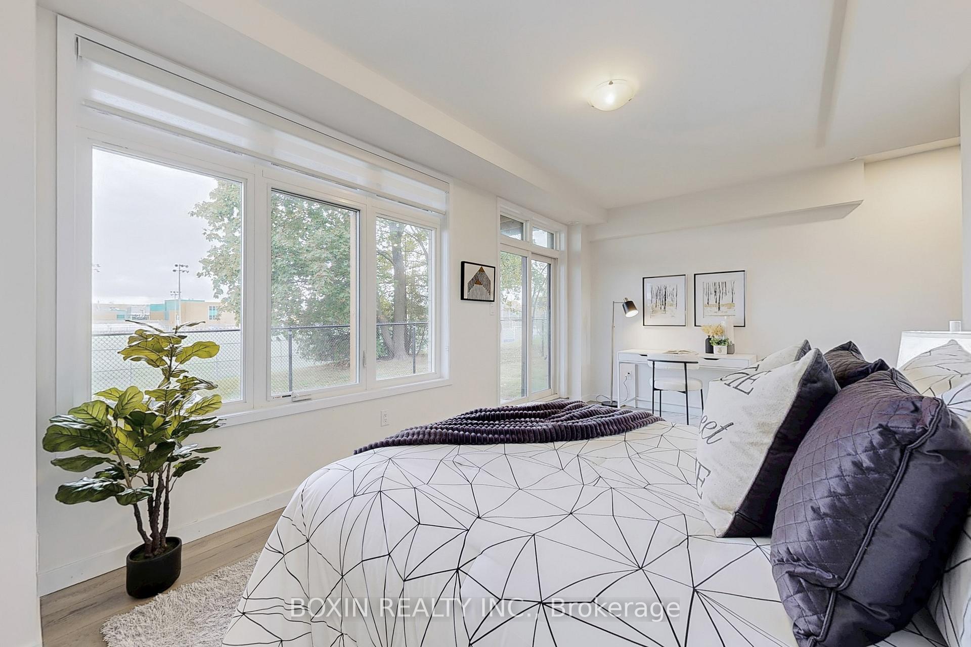 Photo 32 of 30 Seacoasts Circle, Vaughan, Maple — HOMEH