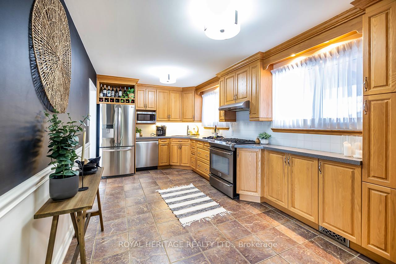 Photo 7 of 803 Oliva Street, Pickering, West Shore — HOMEH