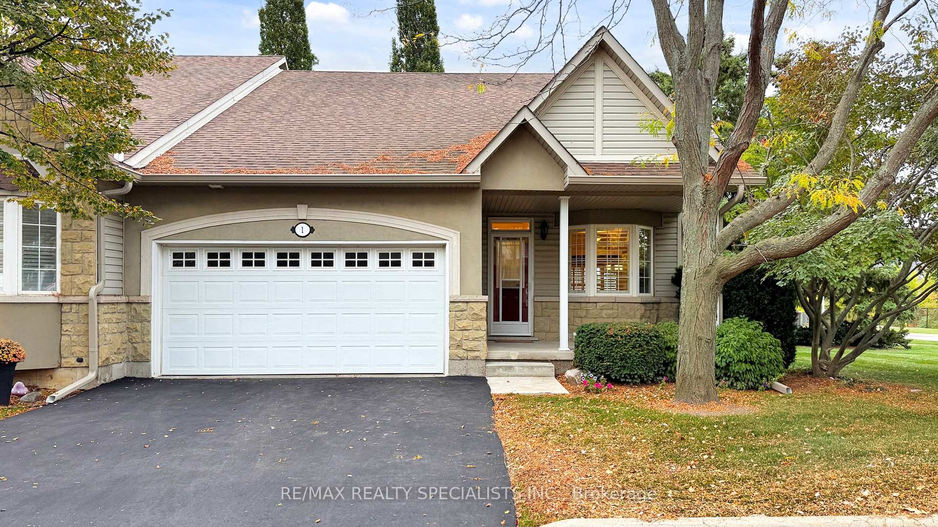 Front of Unit 1, 212 Stonehenge Drive