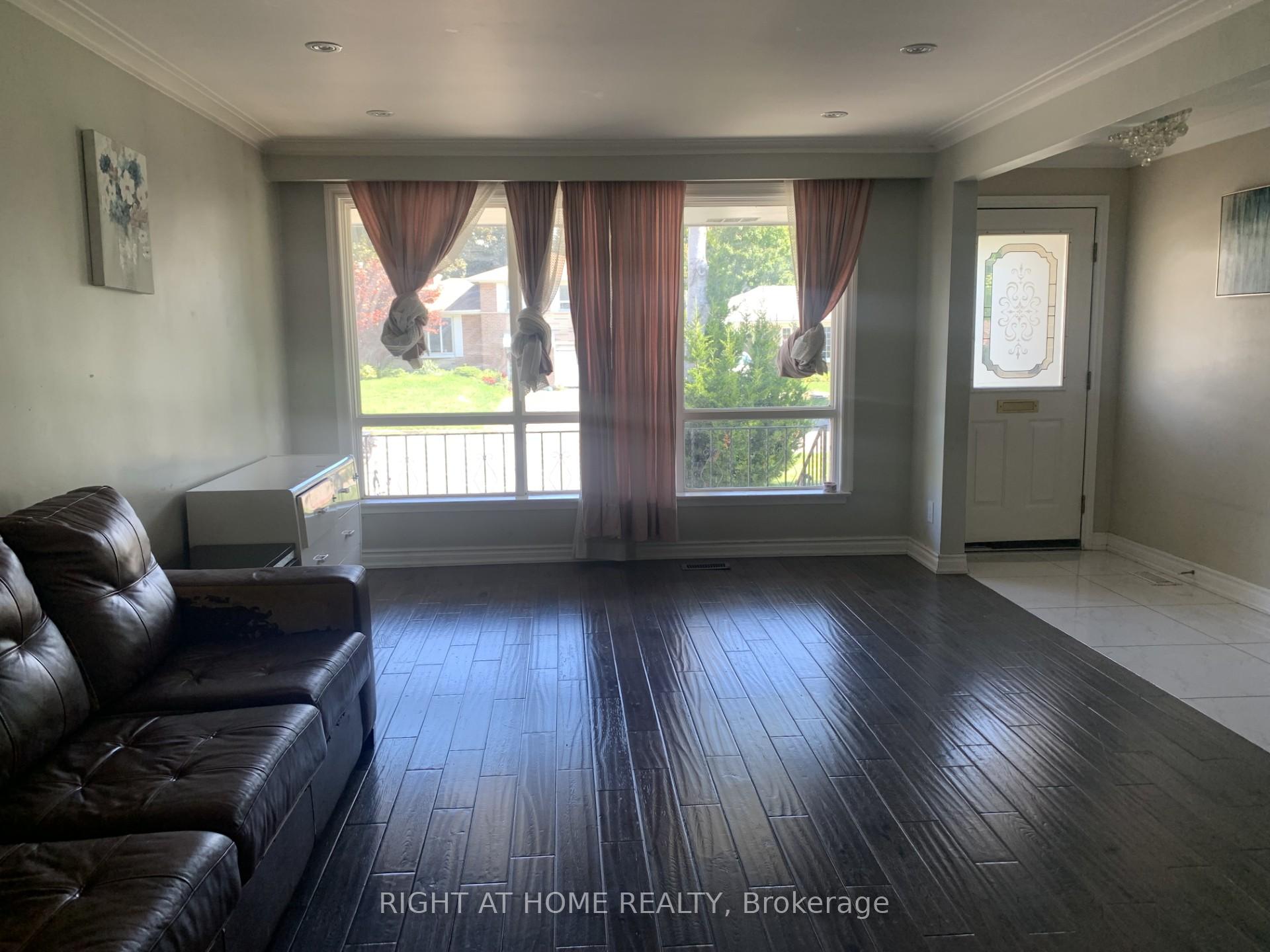 Photo 4 of 26 Arrowflight Drive, Markham, Bullock — HOMEH