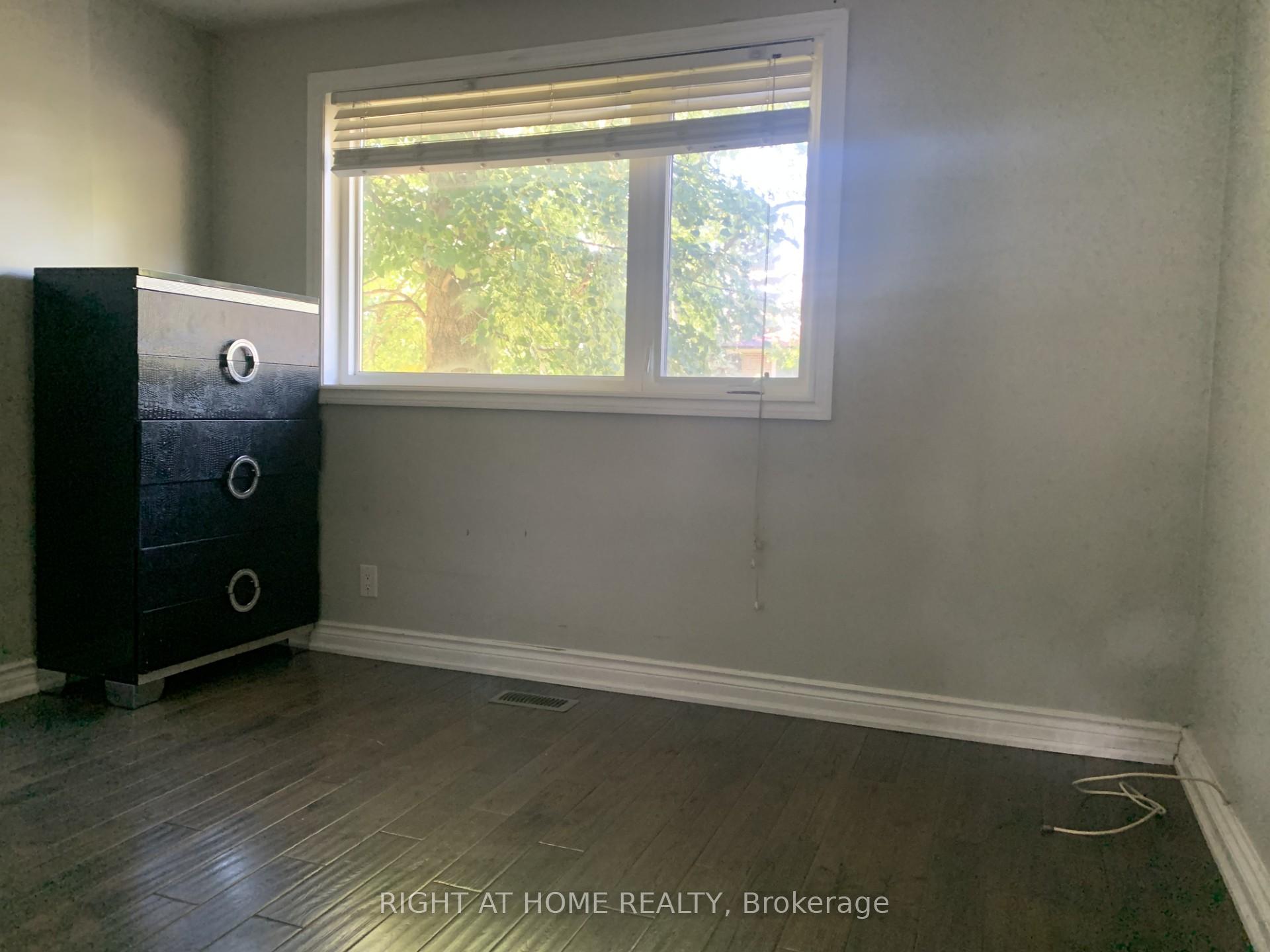 Photo 10 of 26 Arrowflight Drive, Markham, Bullock — HOMEH