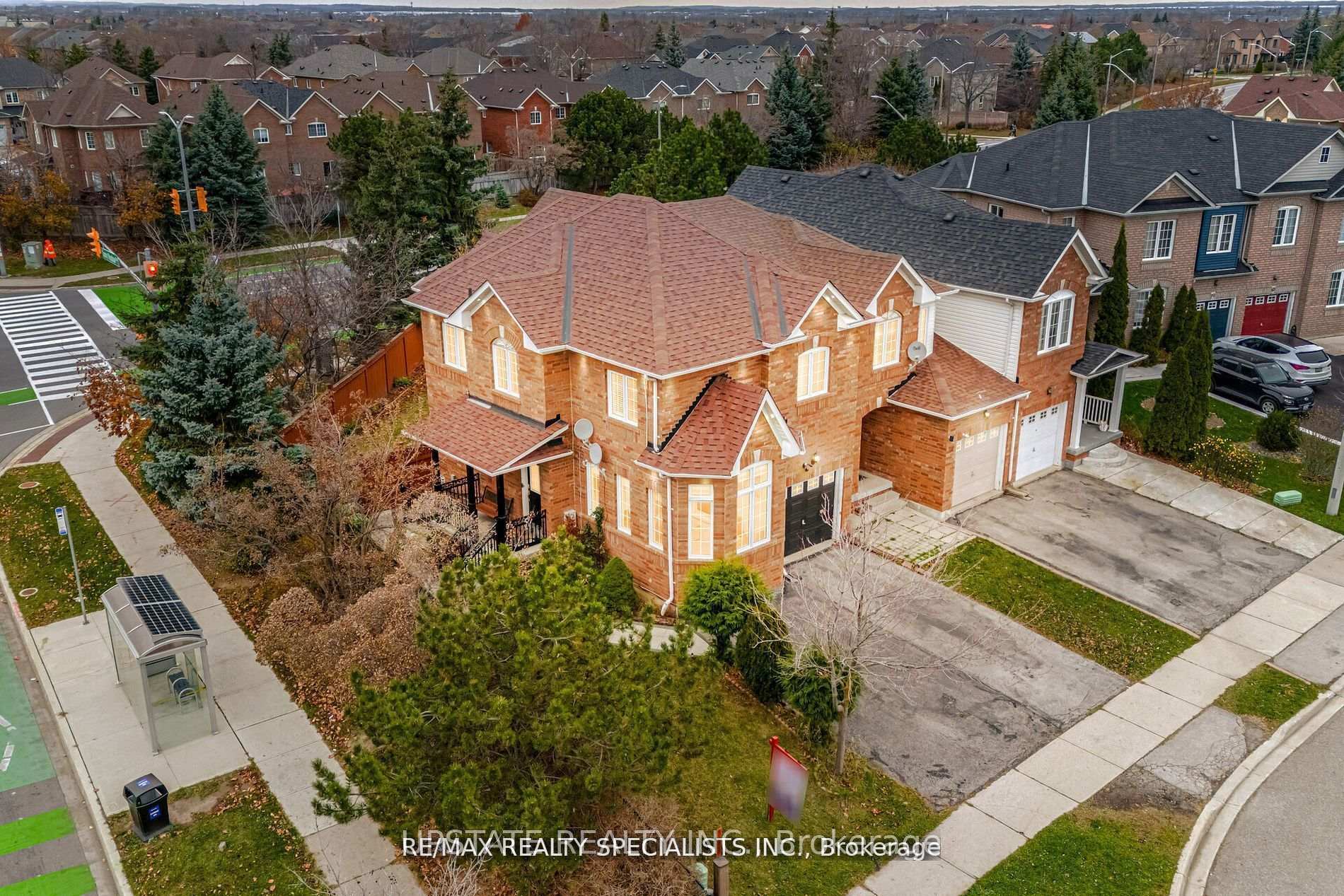 Photo 1 of 76 Thunderbird Trail, Brampton, Sandringham-Wellington North — HOMEH