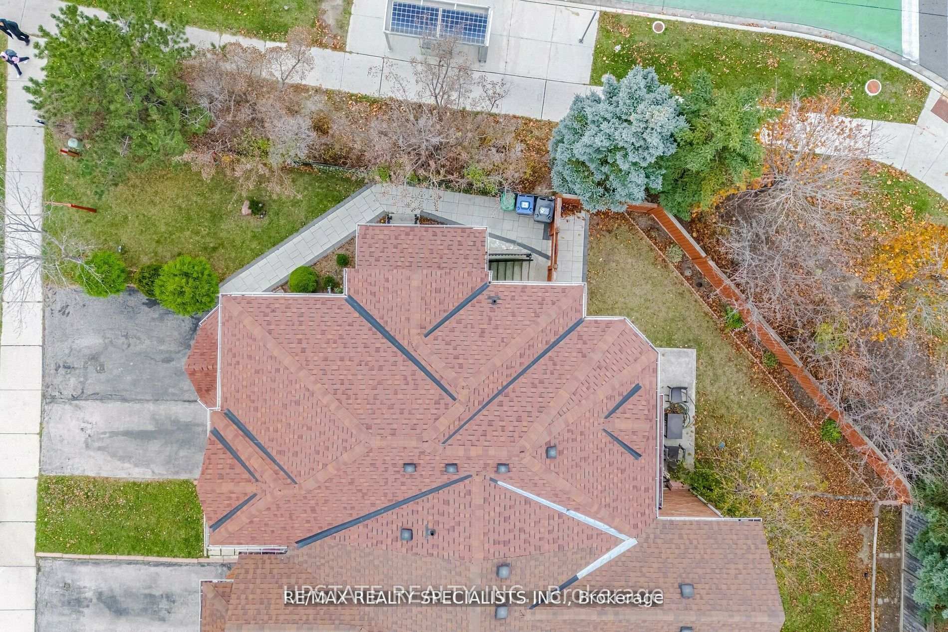Photo 4 of 76 Thunderbird Trail, Brampton, Sandringham-Wellington North — HOMEH