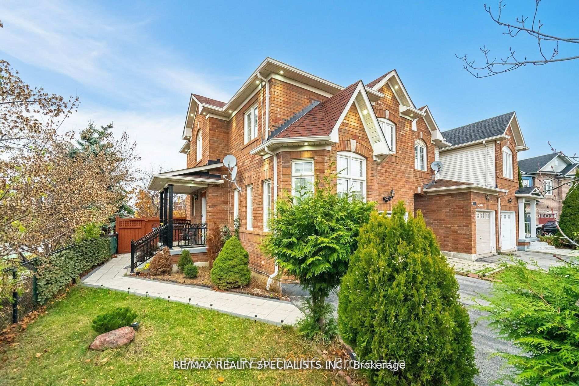 Photo 2 of 76 Thunderbird Trail, Brampton, Sandringham-Wellington North — HOMEH