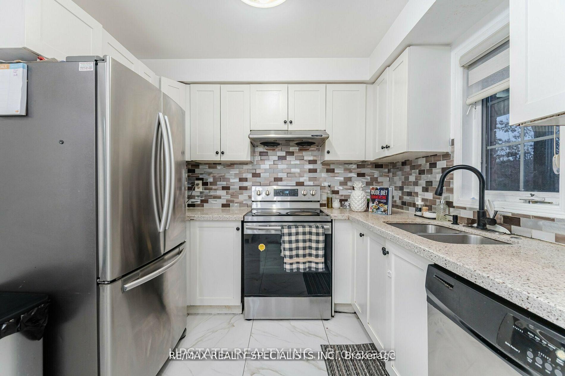Photo 14 of 76 Thunderbird Trail, Brampton, Sandringham-Wellington North — HOMEH