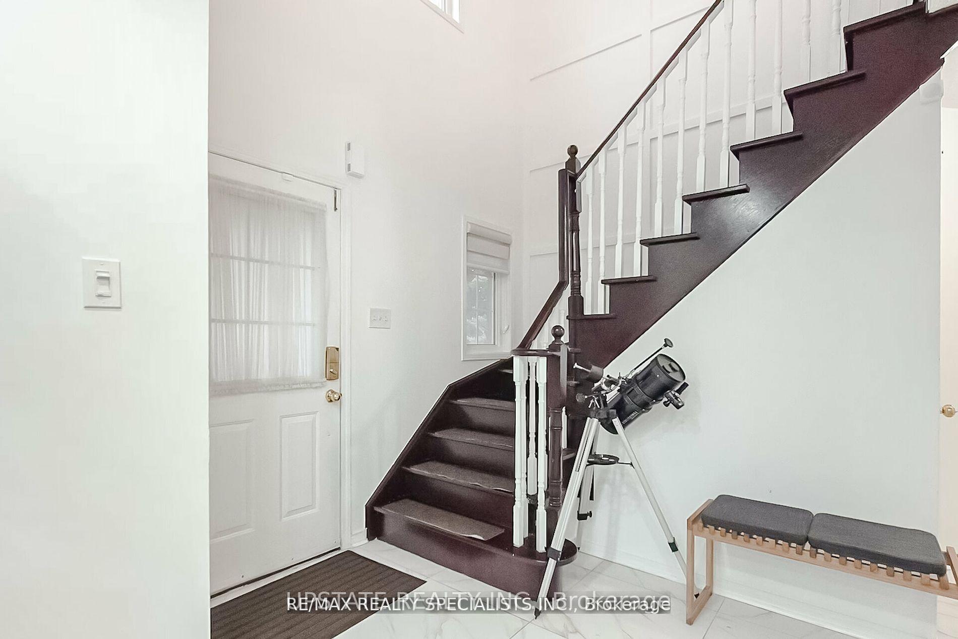 Photo 9 of 76 Thunderbird Trail, Brampton, Sandringham-Wellington North — HOMEH