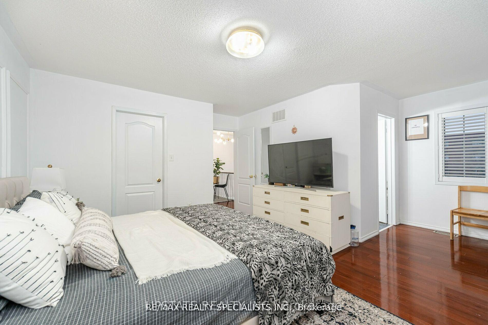 Photo 20 of 76 Thunderbird Trail, Brampton, Sandringham-Wellington North — HOMEH