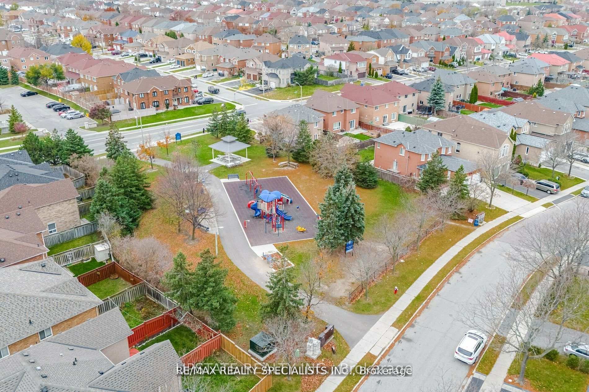 Photo 33 of 76 Thunderbird Trail, Brampton, Sandringham-Wellington North — HOMEH