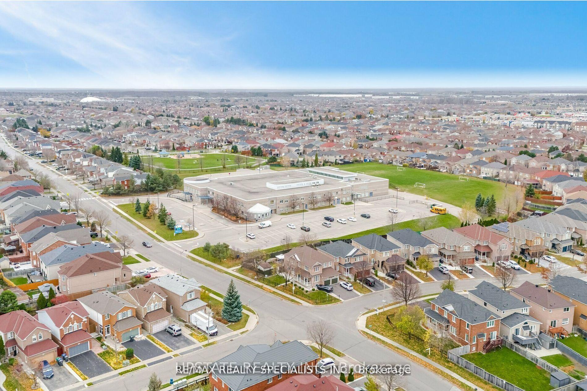 Photo 35 of 76 Thunderbird Trail, Brampton, Sandringham-Wellington North — HOMEH
