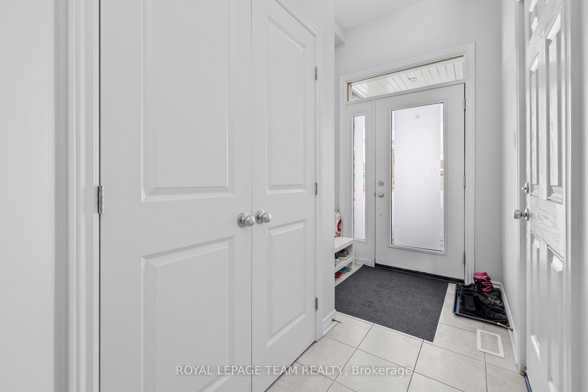 Photo 2 of 560 Jackdaw Avenue, Ottawa, Barrhaven - Half Moon Bay — HOMEH