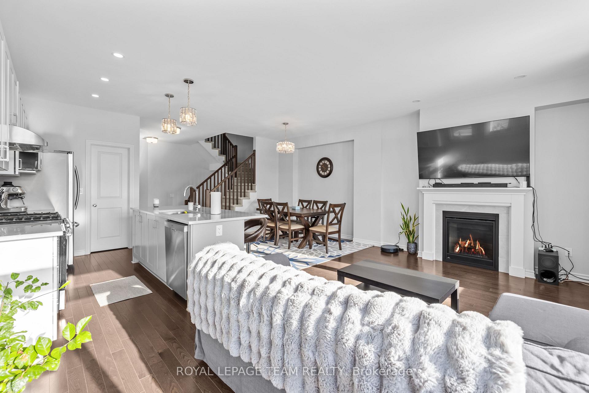 Photo 3 of 560 Jackdaw Avenue, Ottawa, Barrhaven - Half Moon Bay — HOMEH