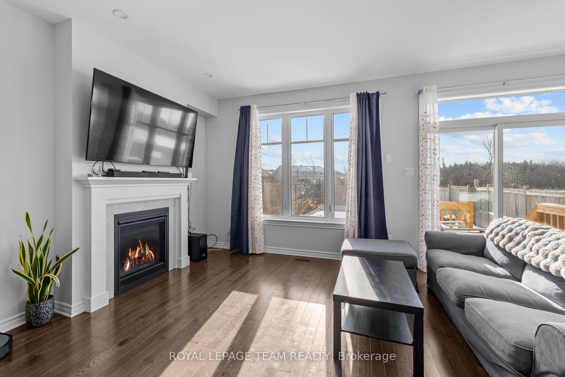 Photo 5 of 560 Jackdaw Avenue, Ottawa, Barrhaven - Half Moon Bay — HOMEH