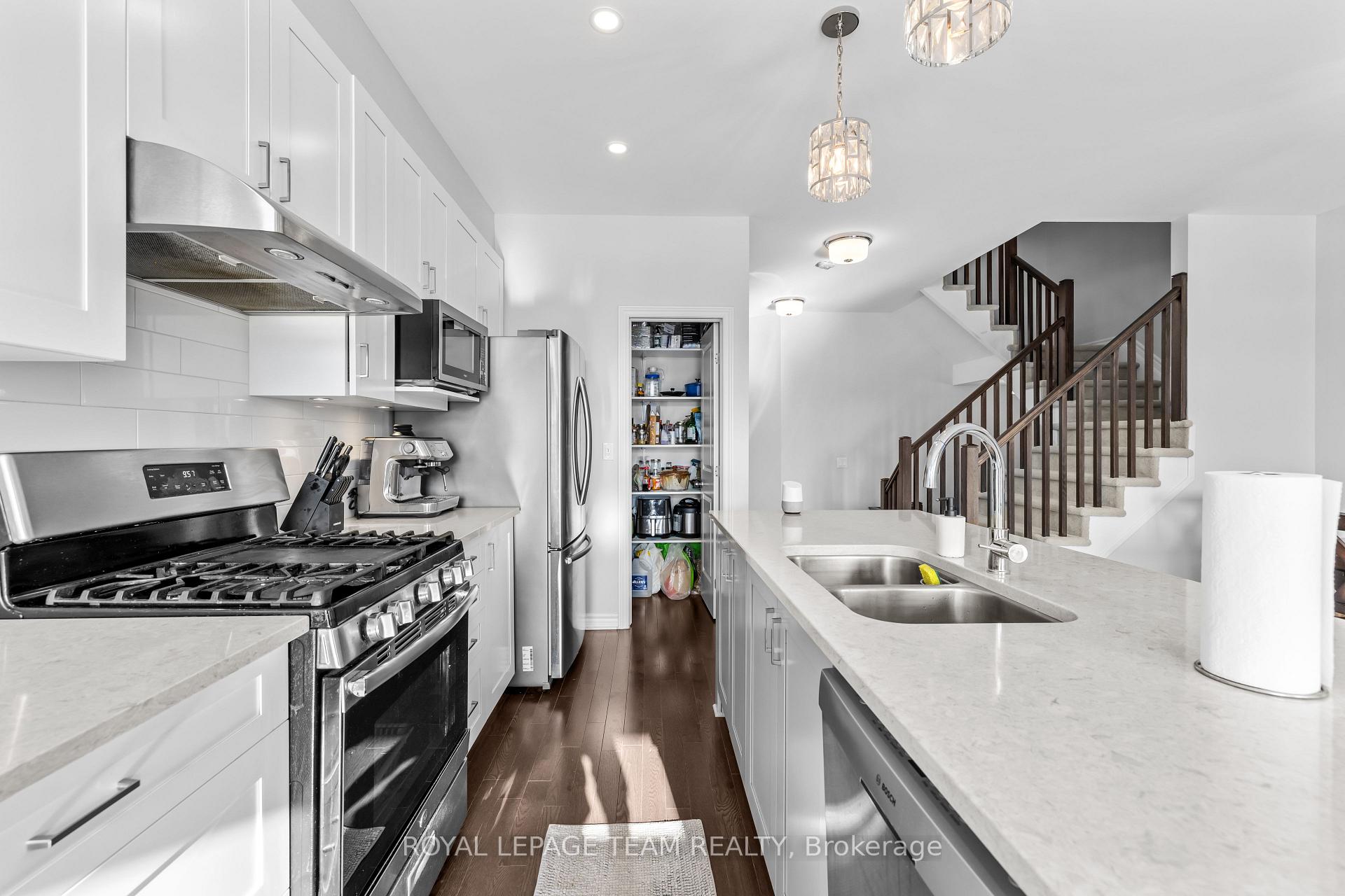 Photo 9 of 560 Jackdaw Avenue, Ottawa, Barrhaven - Half Moon Bay — HOMEH