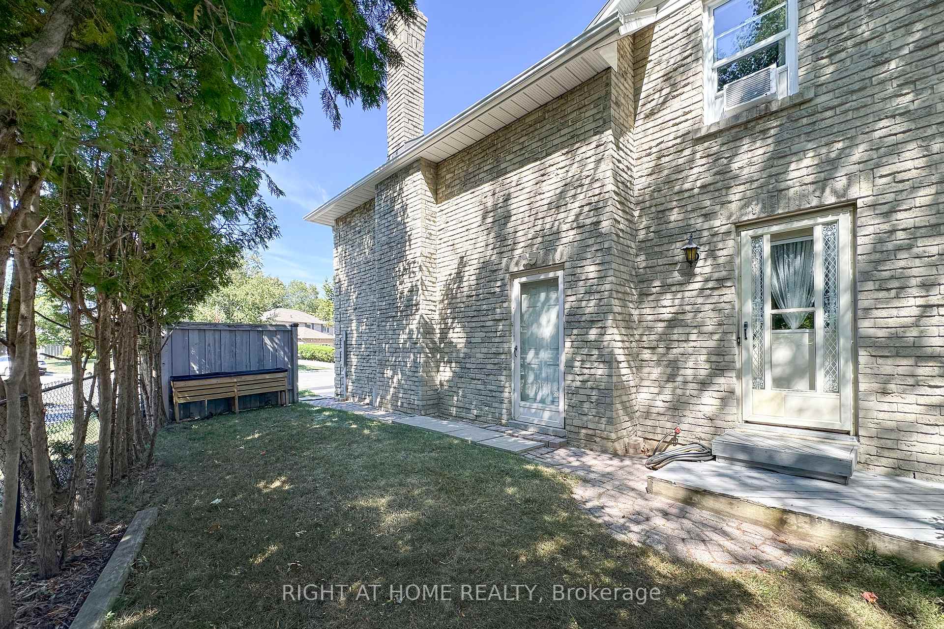Photo 23 of 102 Hialeah Crescent, Whitby, Blue Grass Meadows — HOMEH