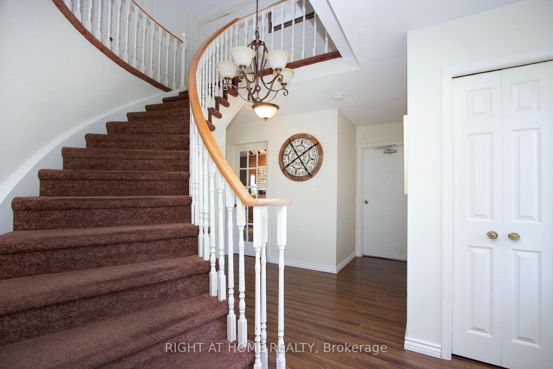 Photo 5 of 102 Hialeah Crescent, Whitby, Blue Grass Meadows — HOMEH