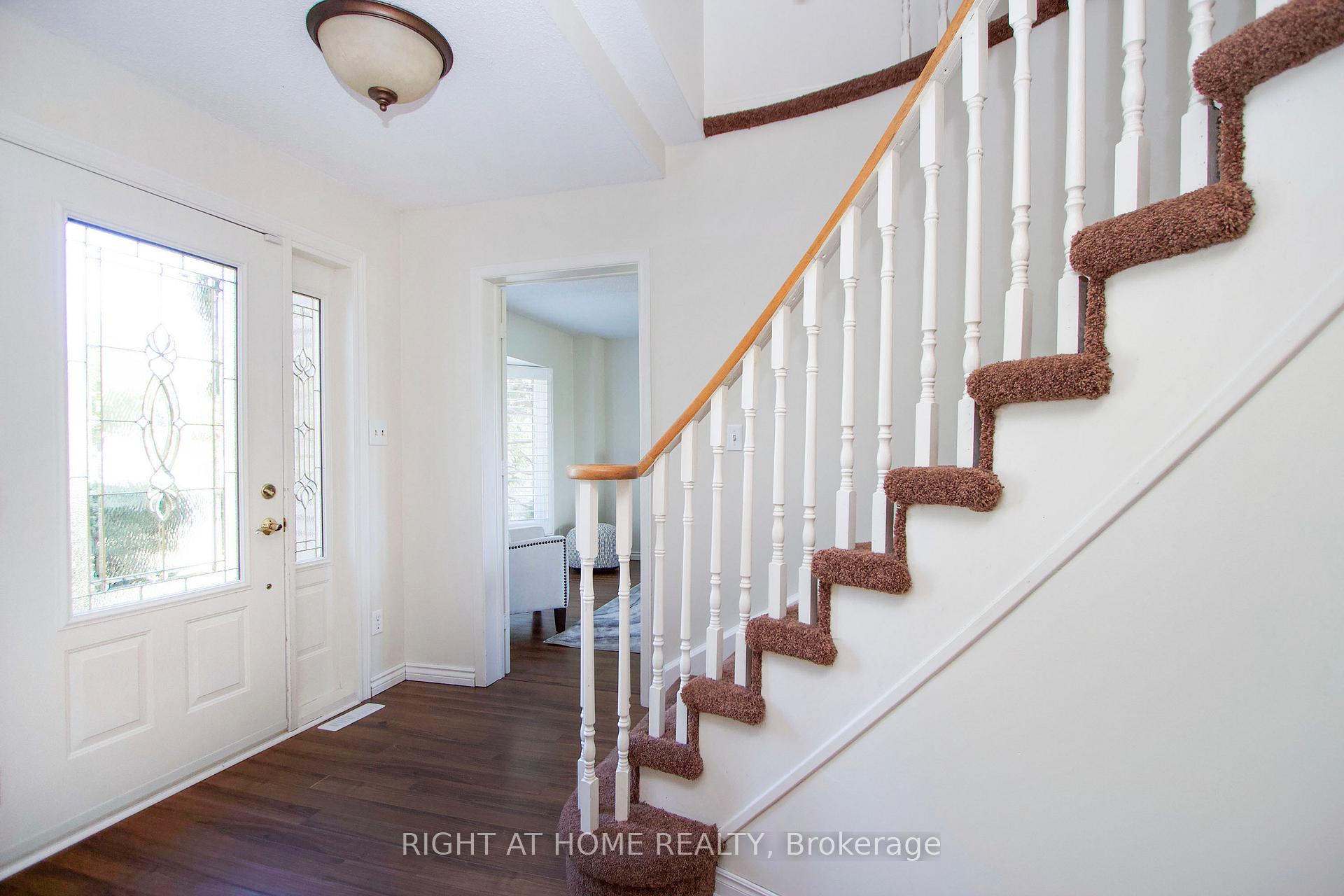 Photo 17 of 102 Hialeah Crescent, Whitby, Blue Grass Meadows — HOMEH