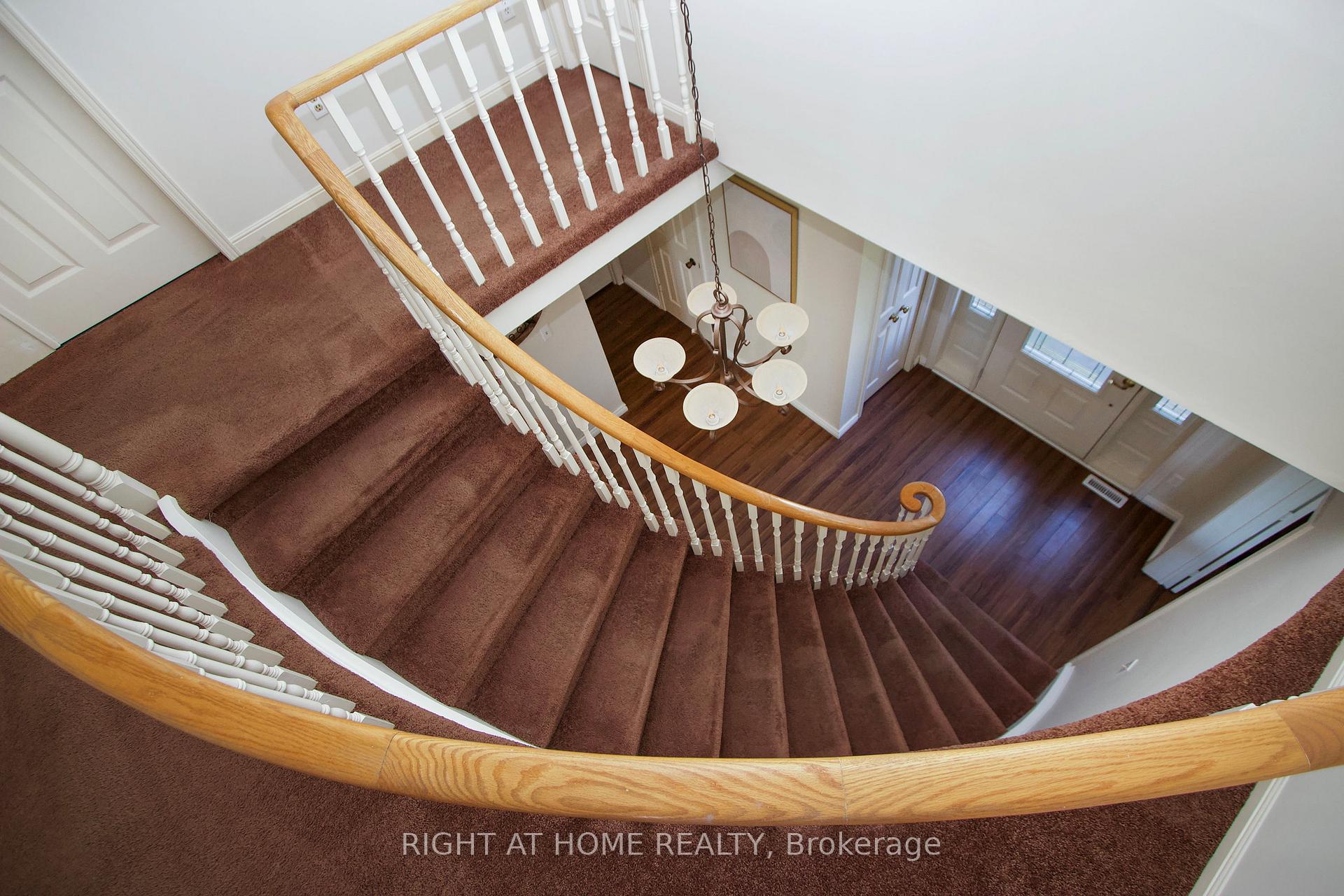 Photo 16 of 102 Hialeah Crescent, Whitby, Blue Grass Meadows — HOMEH