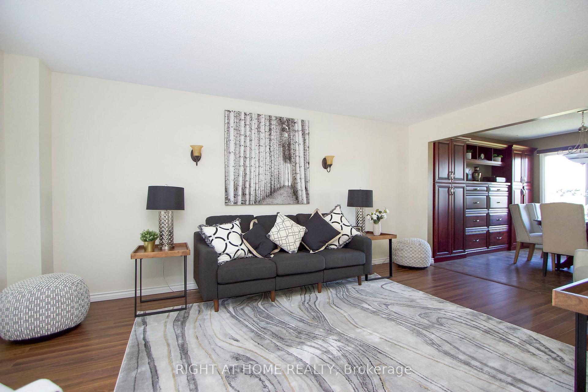 Photo 4 of 102 Hialeah Crescent, Whitby, Blue Grass Meadows — HOMEH