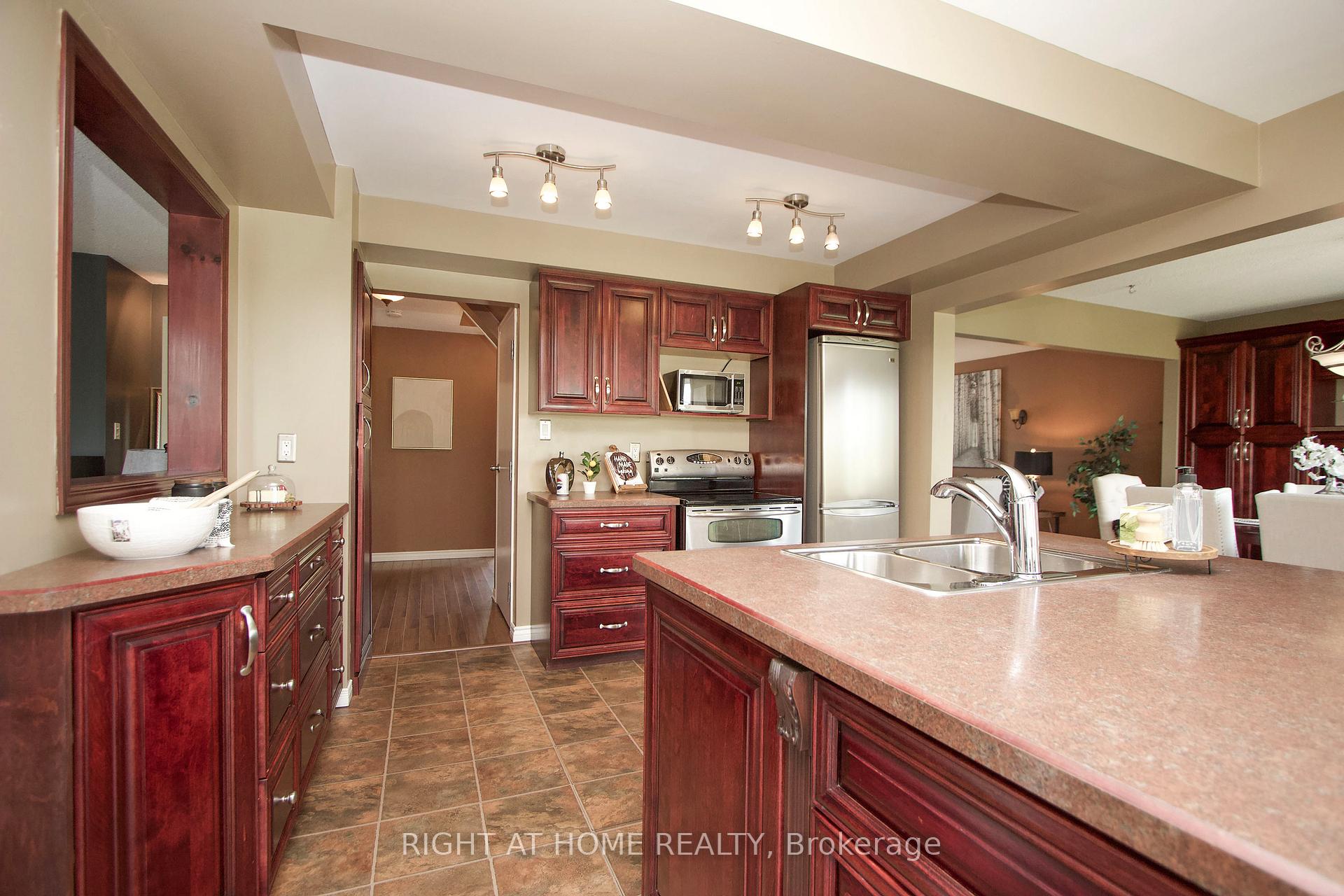 Photo 20 of 102 Hialeah Crescent, Whitby, Blue Grass Meadows — HOMEH