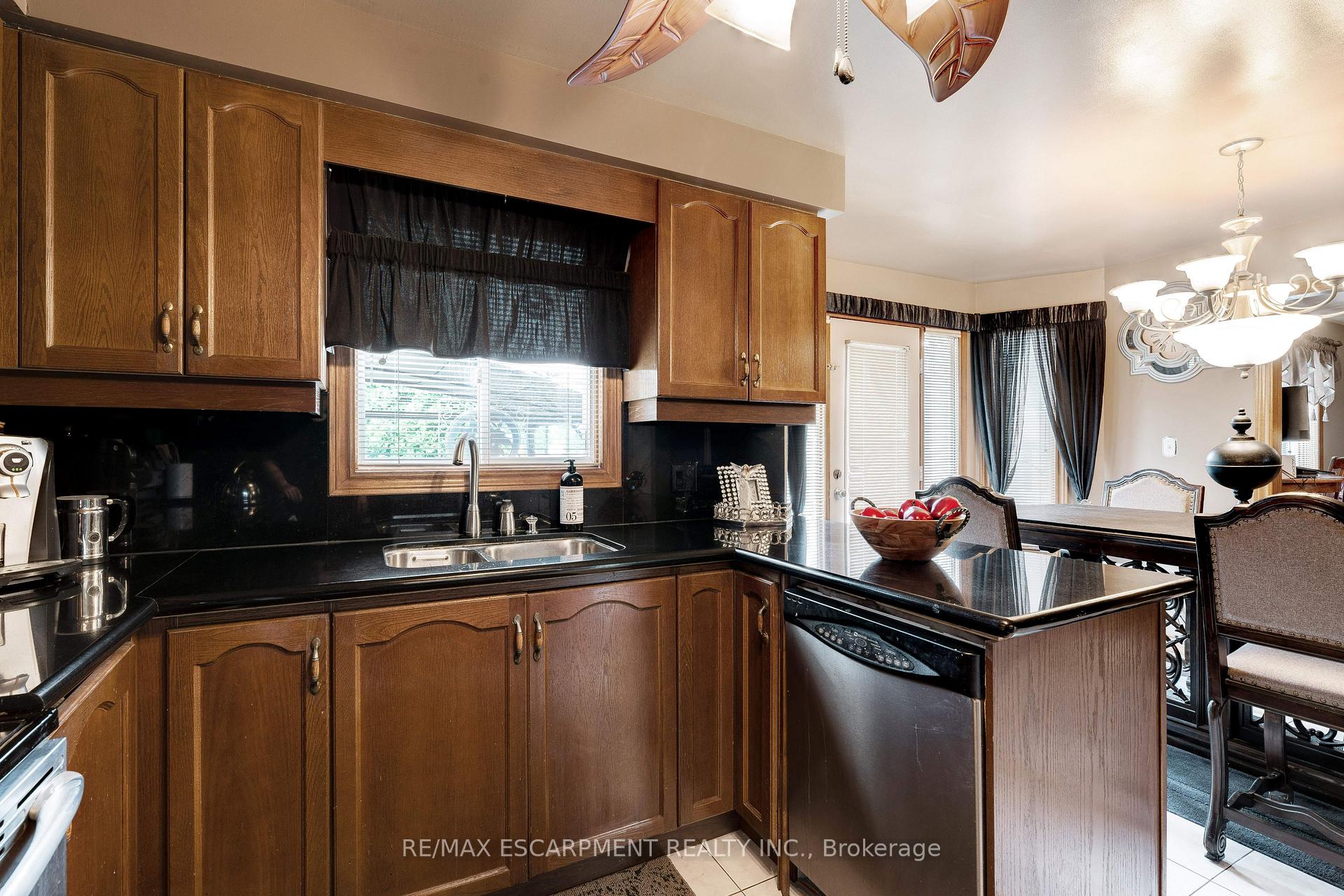 Photo 6 of 9 Sugarberry Court, Hamilton, Winona Park — HOMEH