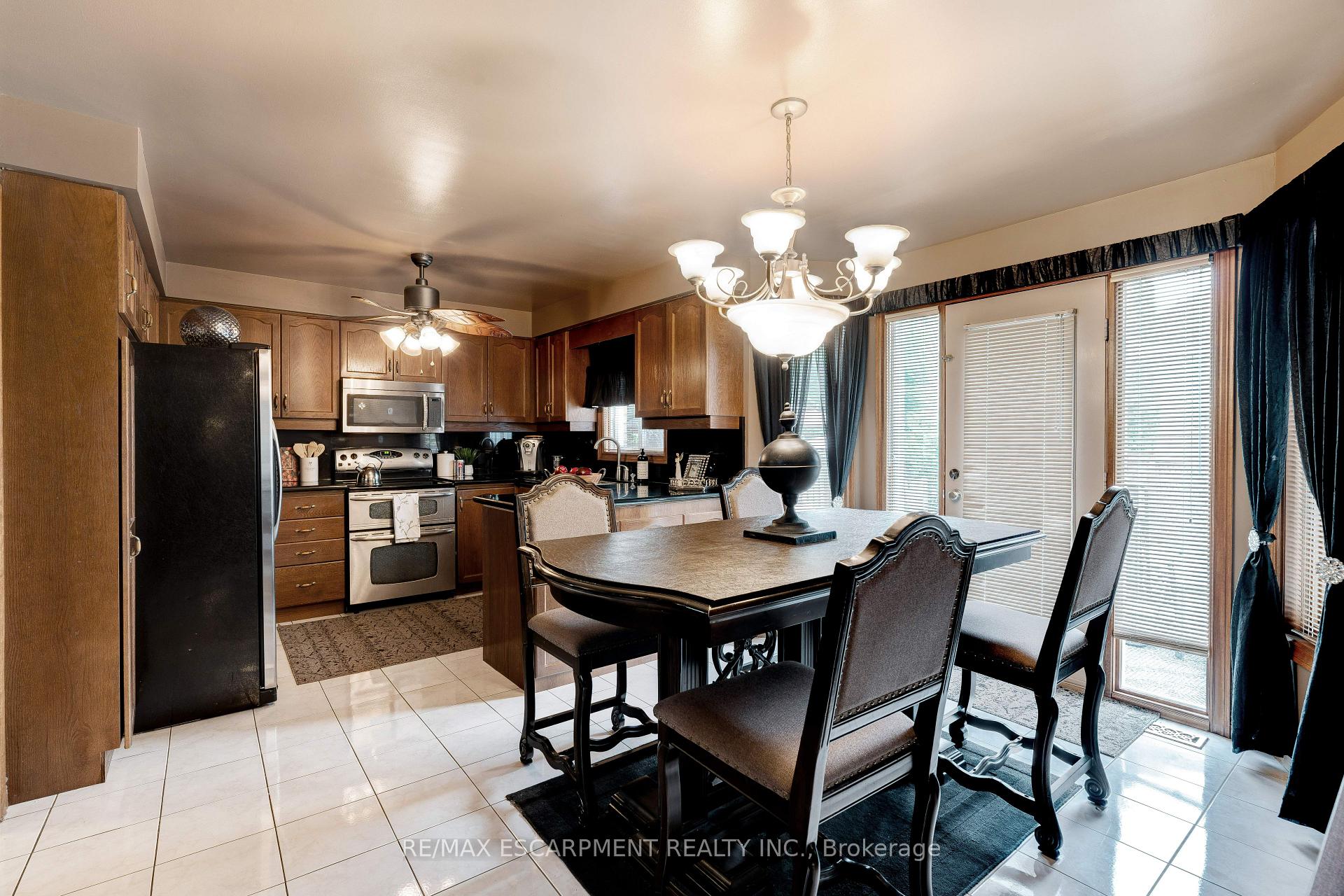 Photo 3 of 9 Sugarberry Court, Hamilton, Winona Park — HOMEH