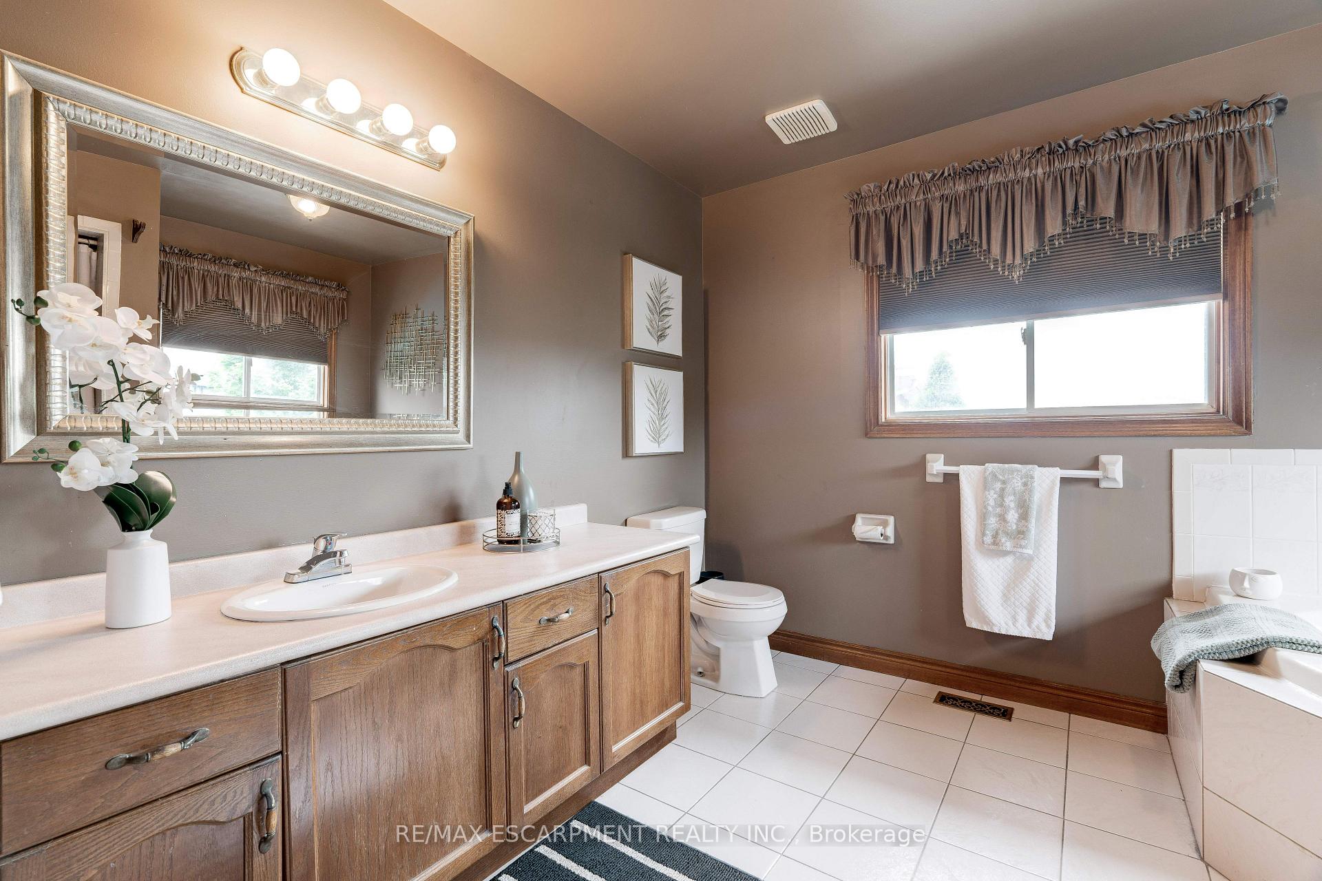 Photo 7 of 9 Sugarberry Court, Hamilton, Winona Park — HOMEH