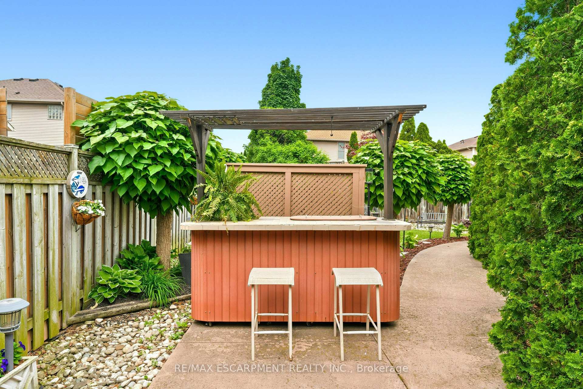 Photo 4 of 9 Sugarberry Court, Hamilton, Winona Park — HOMEH