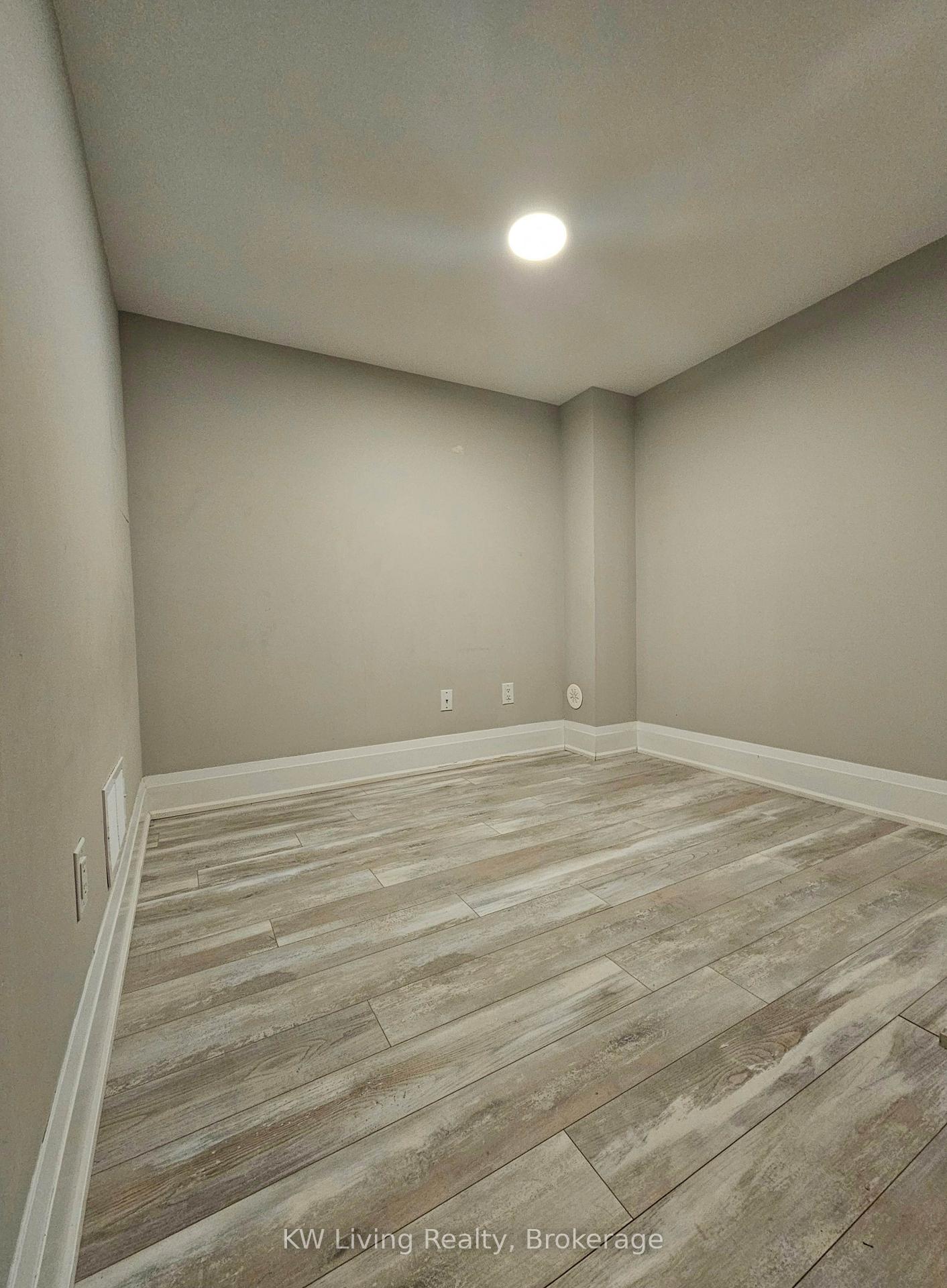 Photo 17 of 107 Feeney Lane, Markham, Commerce Valley — HOMEH