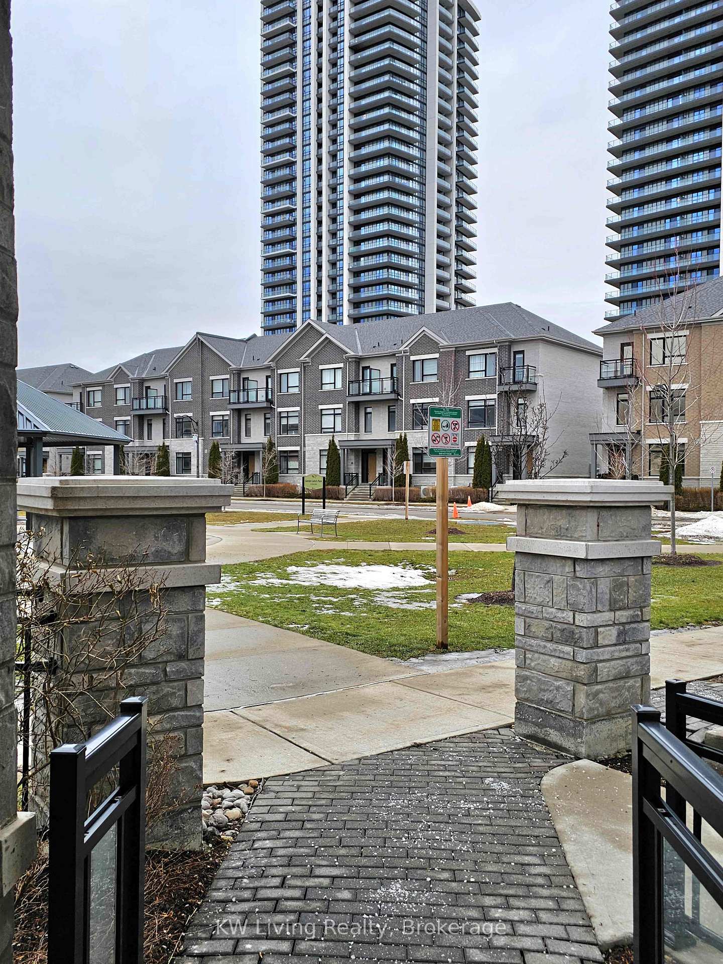 Photo 8 of 107 Feeney Lane, Markham, Commerce Valley — HOMEH