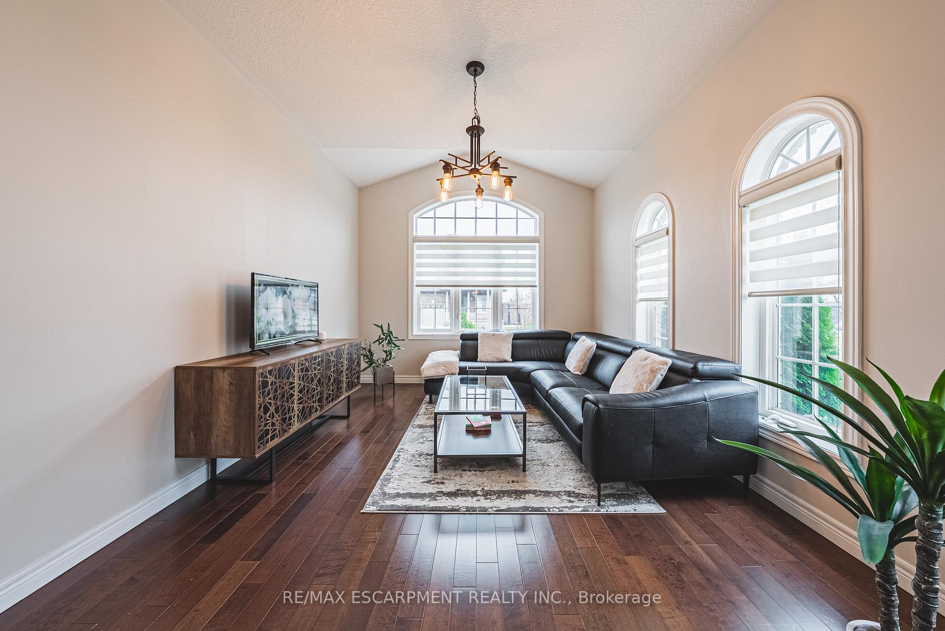 Photo 2 of 96 Hidden Ridge Crescent, Hamilton, Gourley — HOMEH