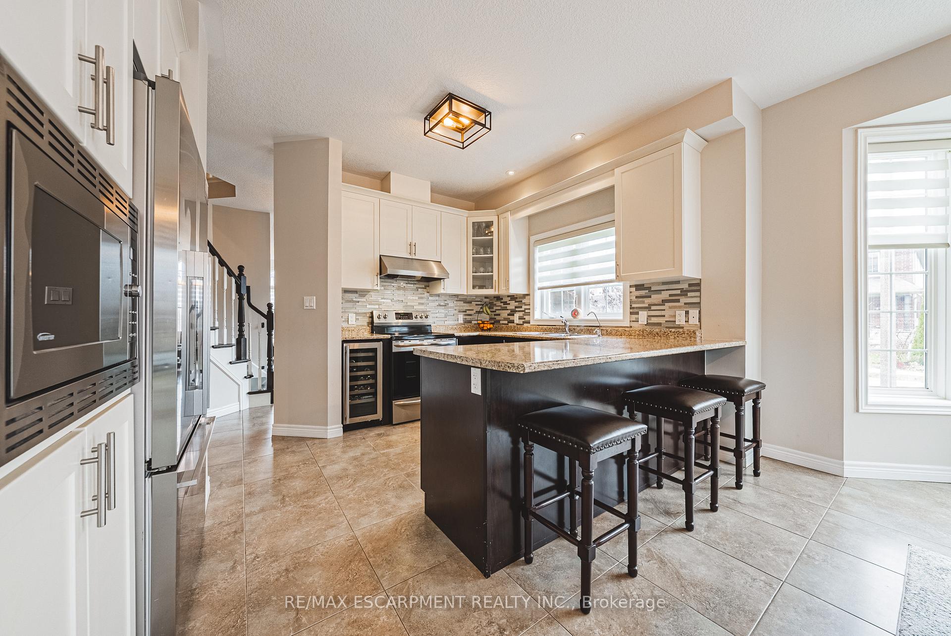 Photo 12 of 96 Hidden Ridge Crescent, Hamilton, Gourley — HOMEH