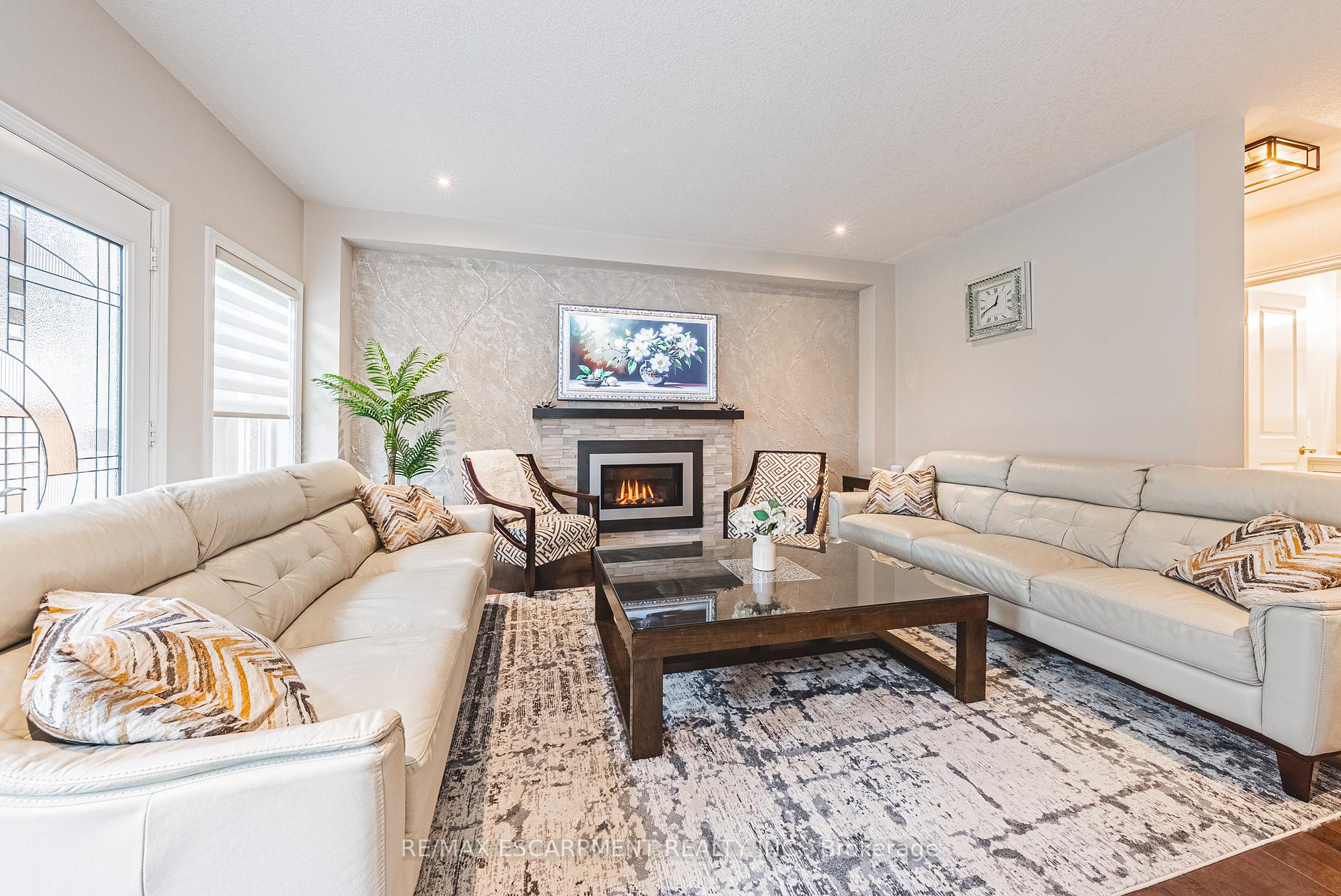 Photo 3 of 96 Hidden Ridge Crescent, Hamilton, Gourley — HOMEH