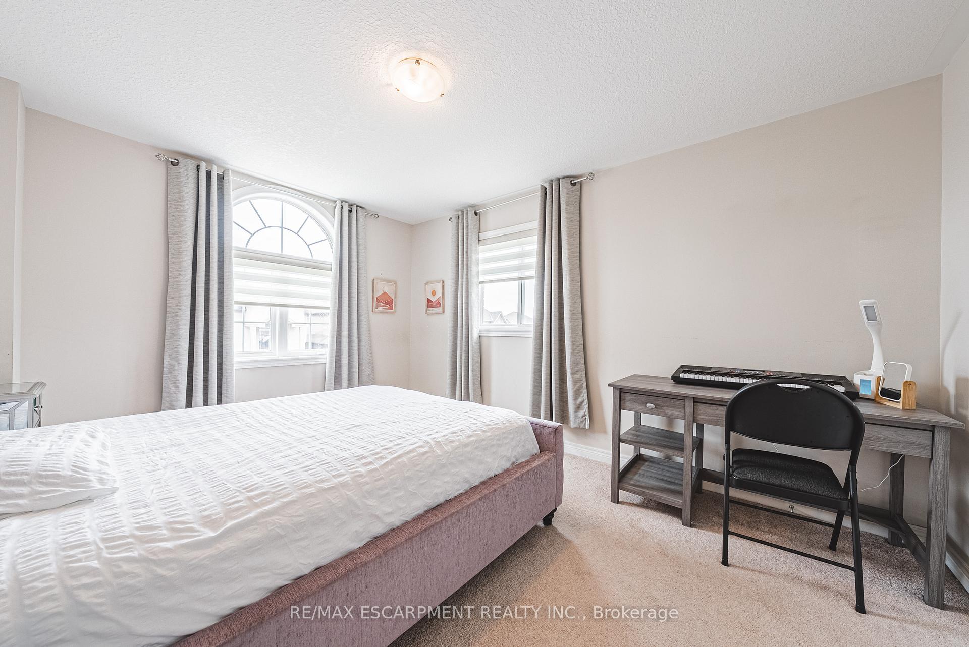 Photo 18 of 96 Hidden Ridge Crescent, Hamilton, Gourley — HOMEH