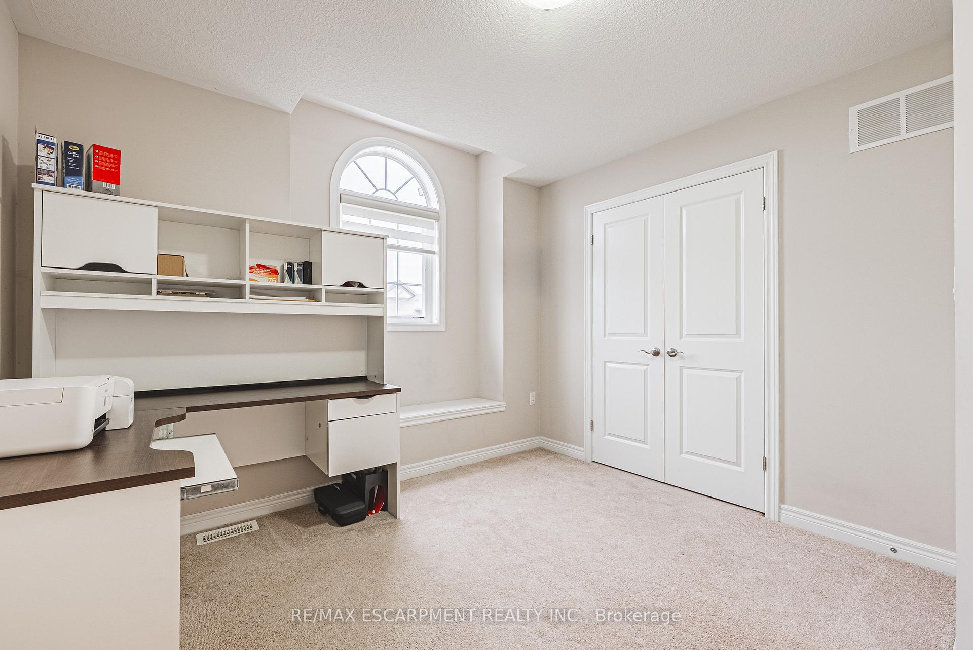 Photo 5 of 96 Hidden Ridge Crescent, Hamilton, Gourley — HOMEH