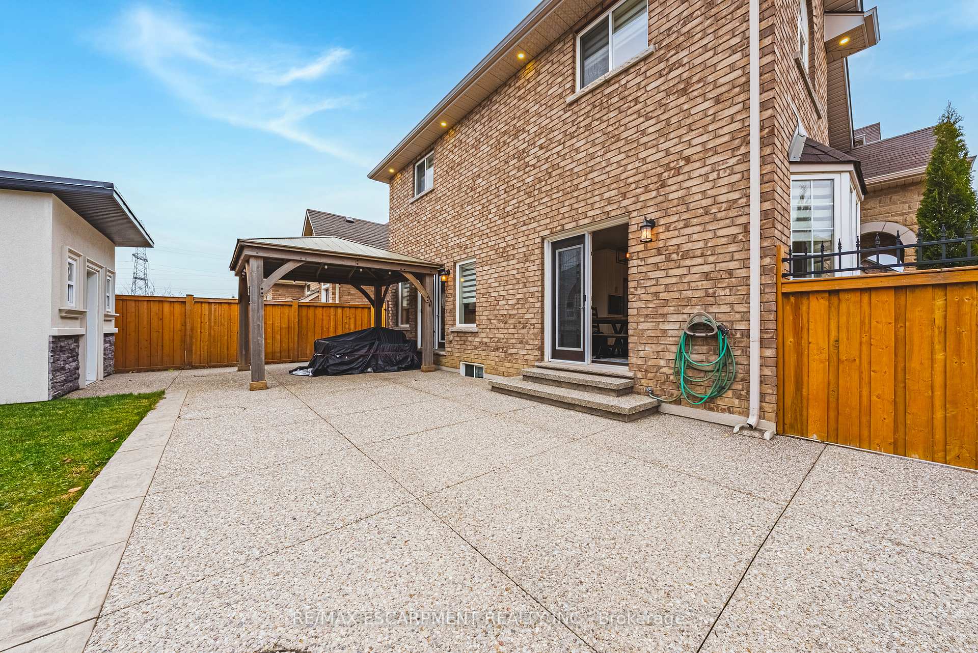 Photo 14 of 96 Hidden Ridge Crescent, Hamilton, Gourley — HOMEH