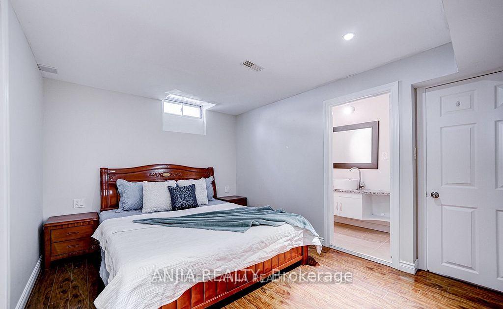 Photo 8 of Unit Bsmt, 3 Stonebridge Drive, Markham, Berczy — HOMEH